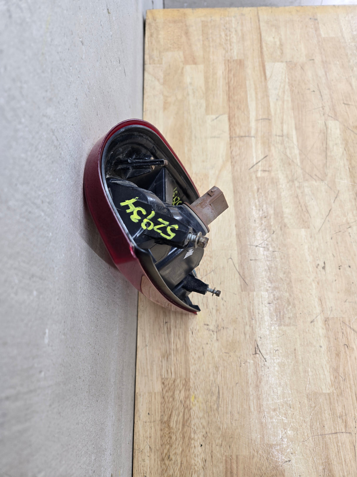 2008-2016 Ford Super Duty F250 F350 F450 F550 RH Passenger Side Tail Light 7C34-13B504-A