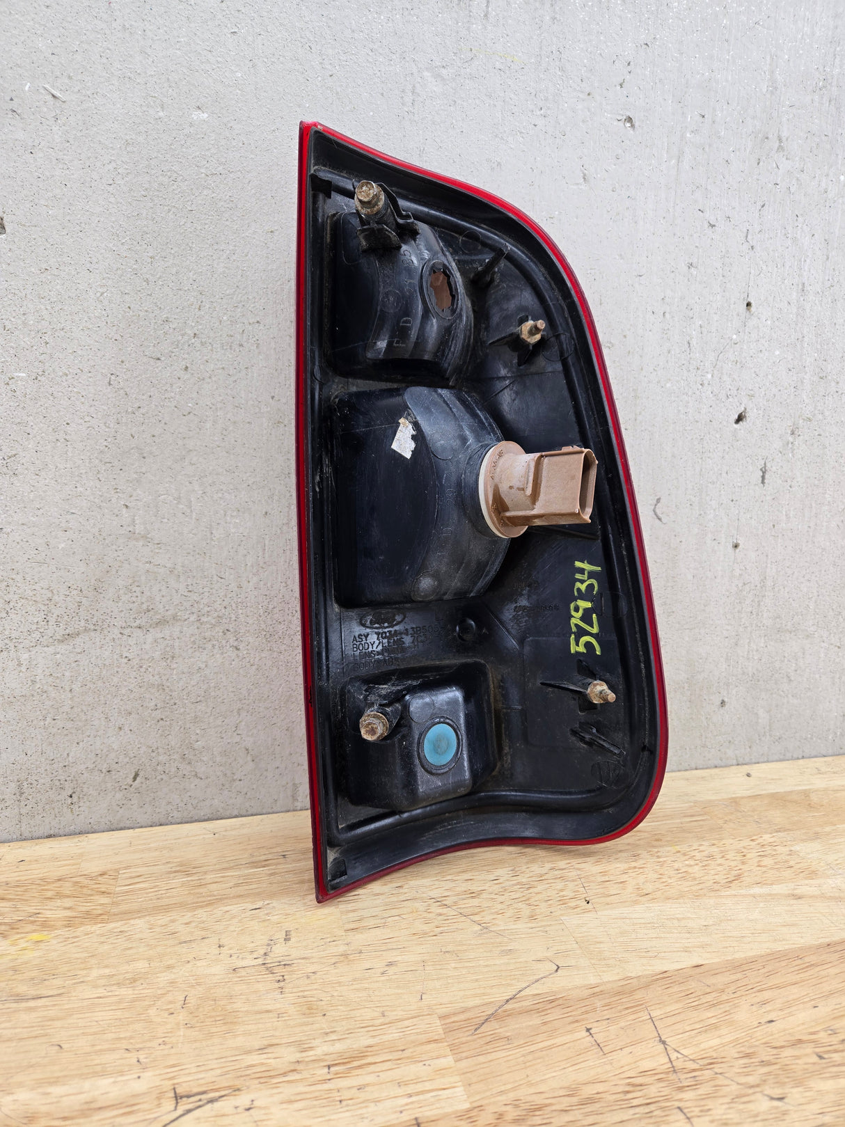 2008-2016 Ford Super Duty F250 F350 F450 F550 RH Passenger Side Tail Light 7C34-13B504-A