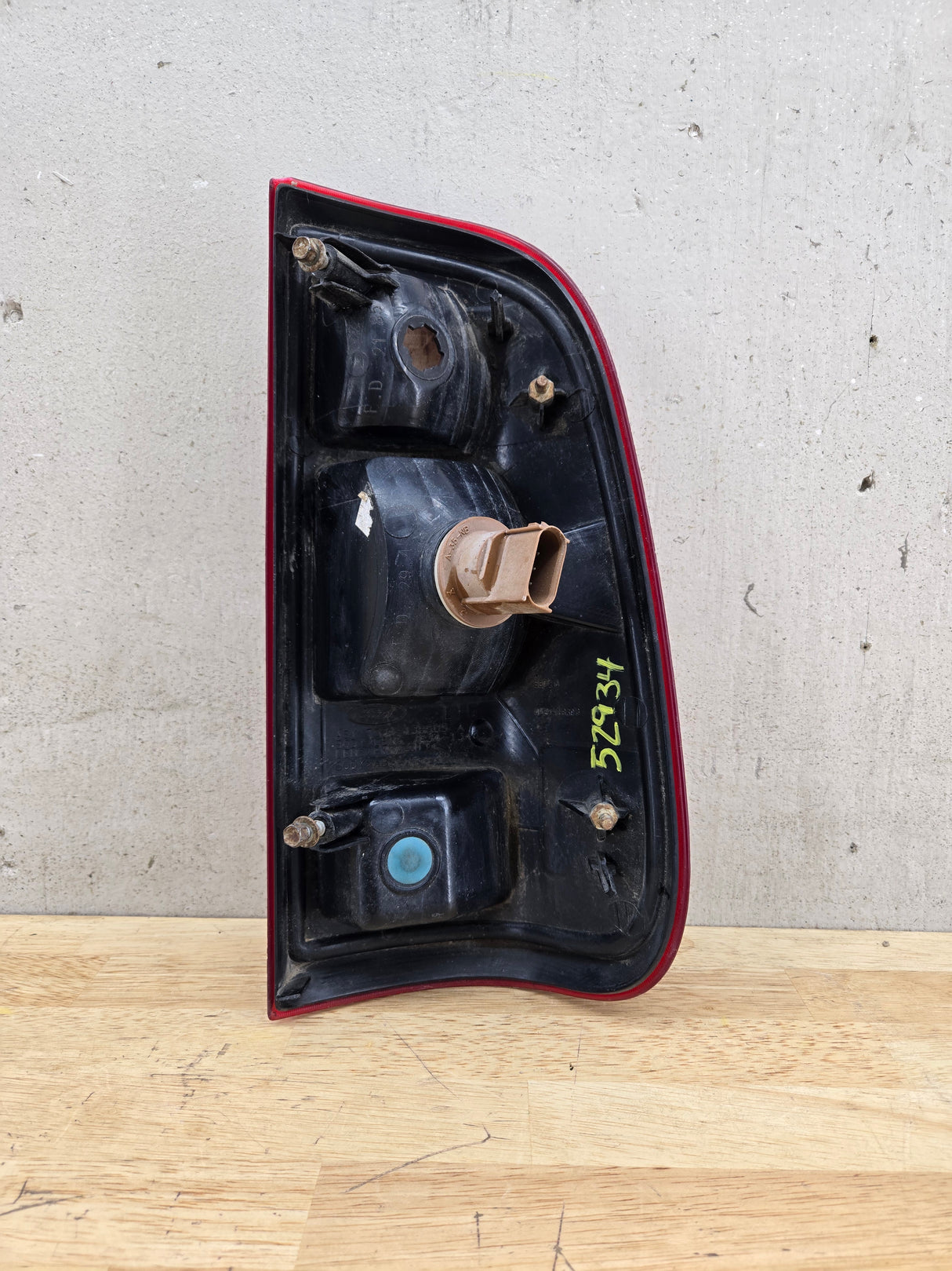 2008-2016 Ford Super Duty F250 F350 F450 F550 RH Passenger Side Tail Light 7C34-13B504-A