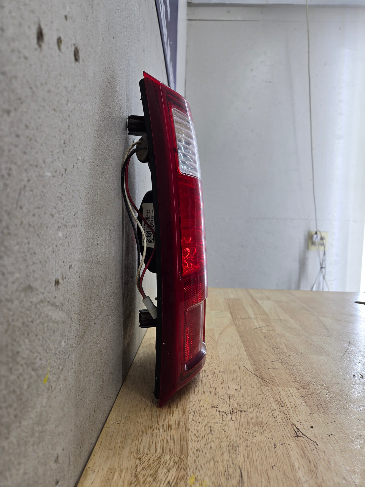 2008-2016 Ford Super Duty F250 F350 F450 F550 RH Passenger Side Tail Light 7C34-13B504-A