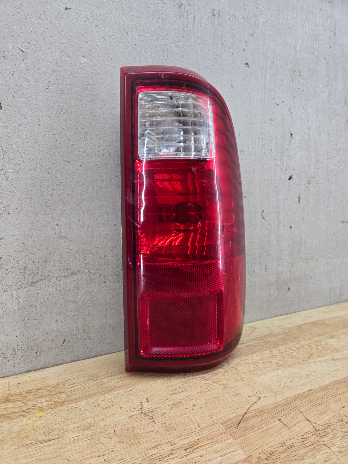 2008-2016 Ford Super Duty F250 F350 F450 F550 RH Passenger Side Tail Light 7C34-13B504-A