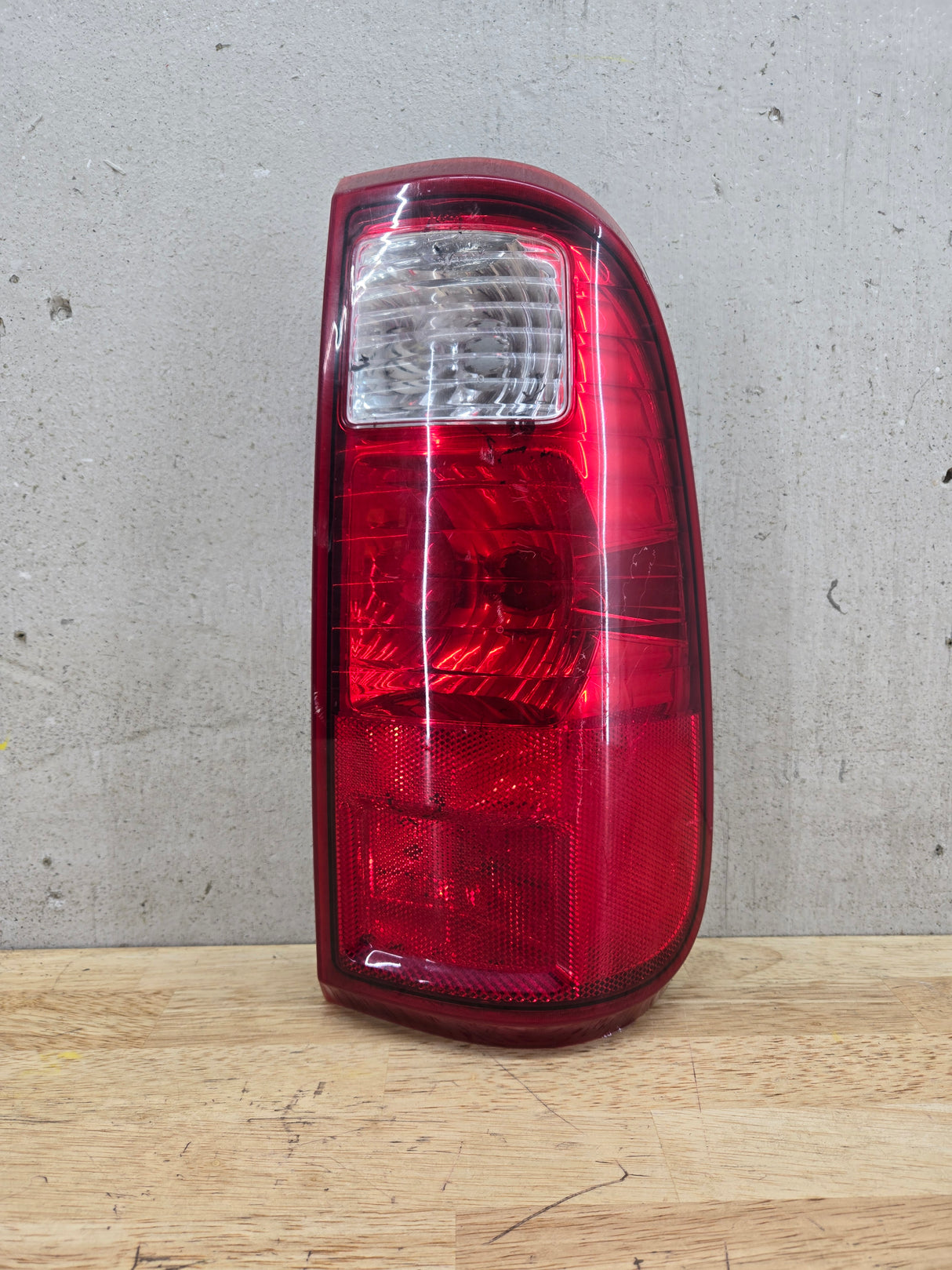 2008-2016 Ford Super Duty F250 F350 F450 F550 RH Passenger Side Tail Light 7C34-13B504-A