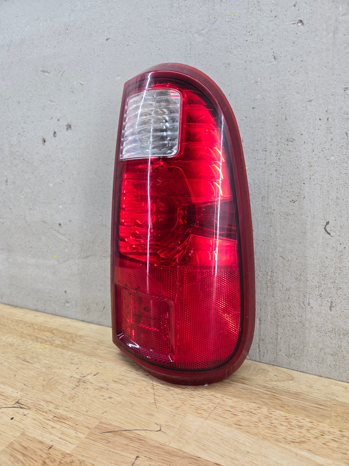 2008-2016 Ford Super Duty F250 F350 F450 F550 RH Passenger Side Tail Light 7C34-13B504-A