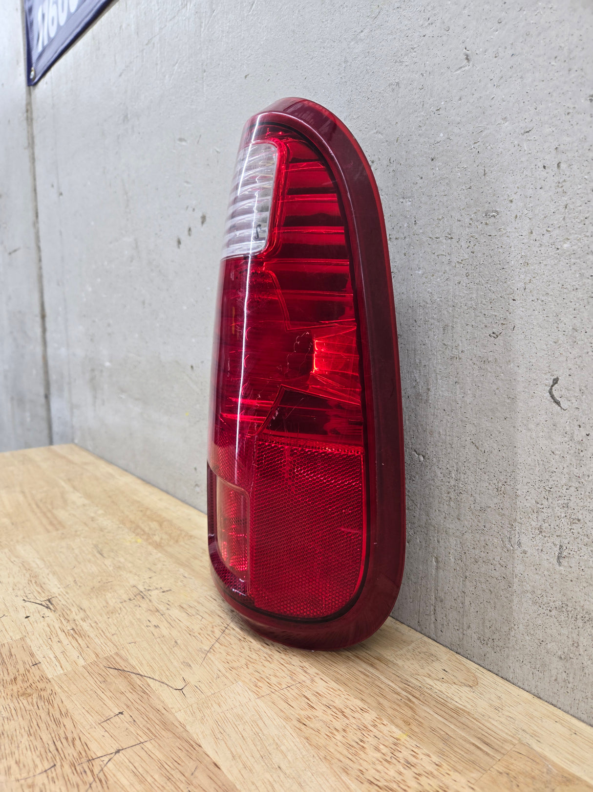 2008-2016 Ford Super Duty F250 F350 F450 F550 RH Passenger Side Tail Light 7C34-13B504-A