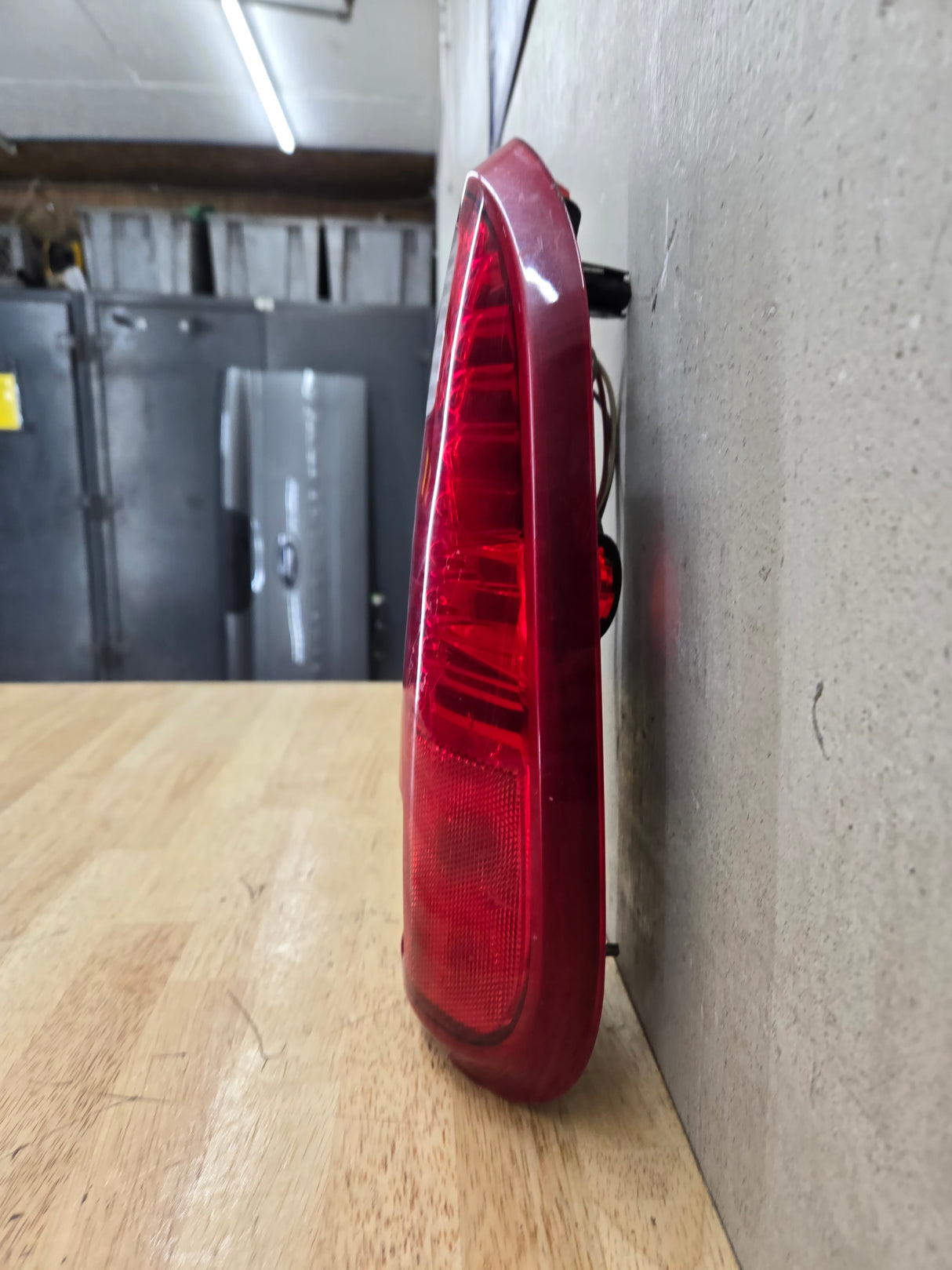 2008-2016 Ford Super Duty F250 F350 F450 F550 RH Passenger Side Tail Light 7C34-13B504-A