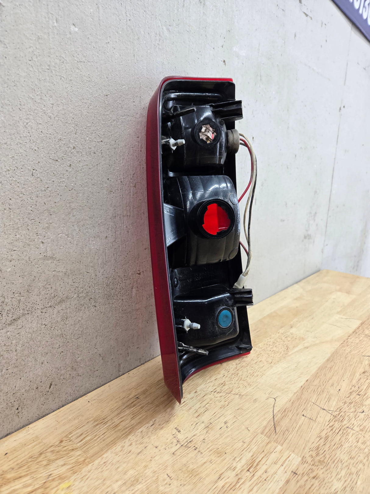 2008-2016 Ford Super Duty F250 F350 F450 F550 RH Passenger Side Tail Light 7C34-13B504-A