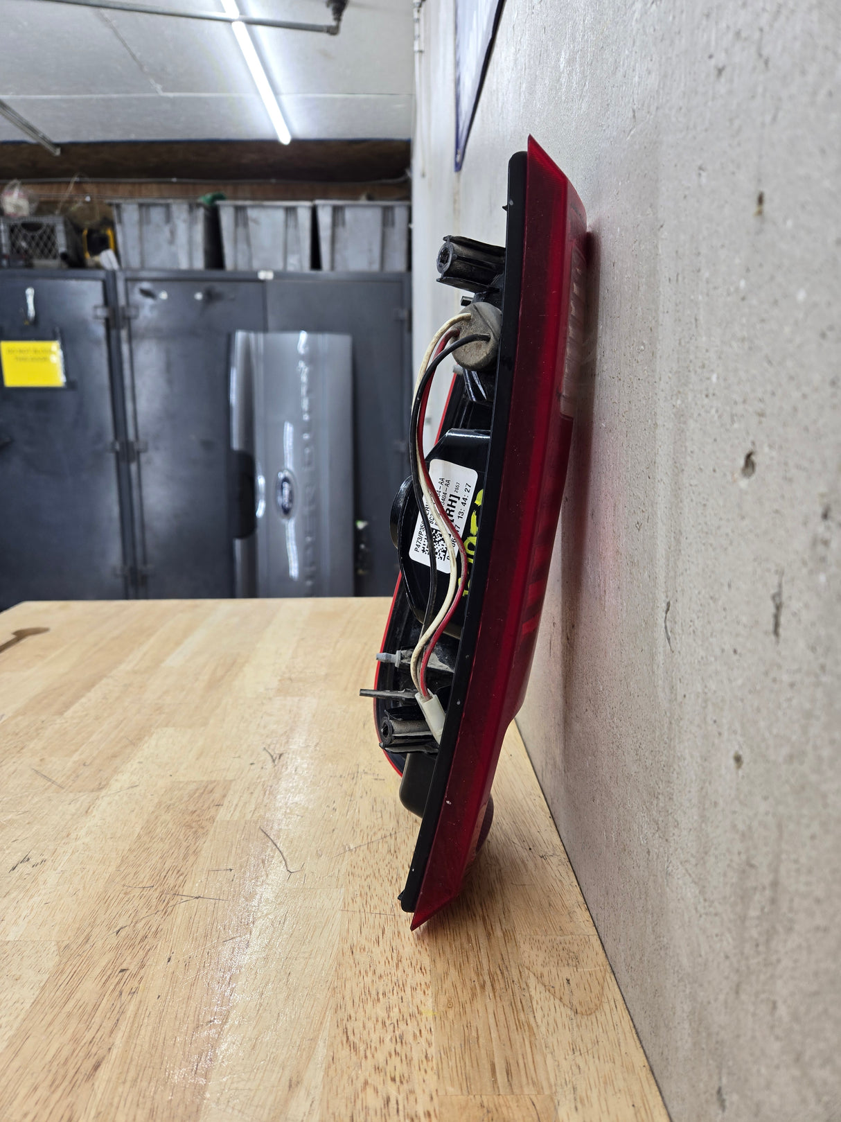 2008-2016 Ford Super Duty F250 F350 F450 F550 RH Passenger Side Tail Light 7C34-13B504-A