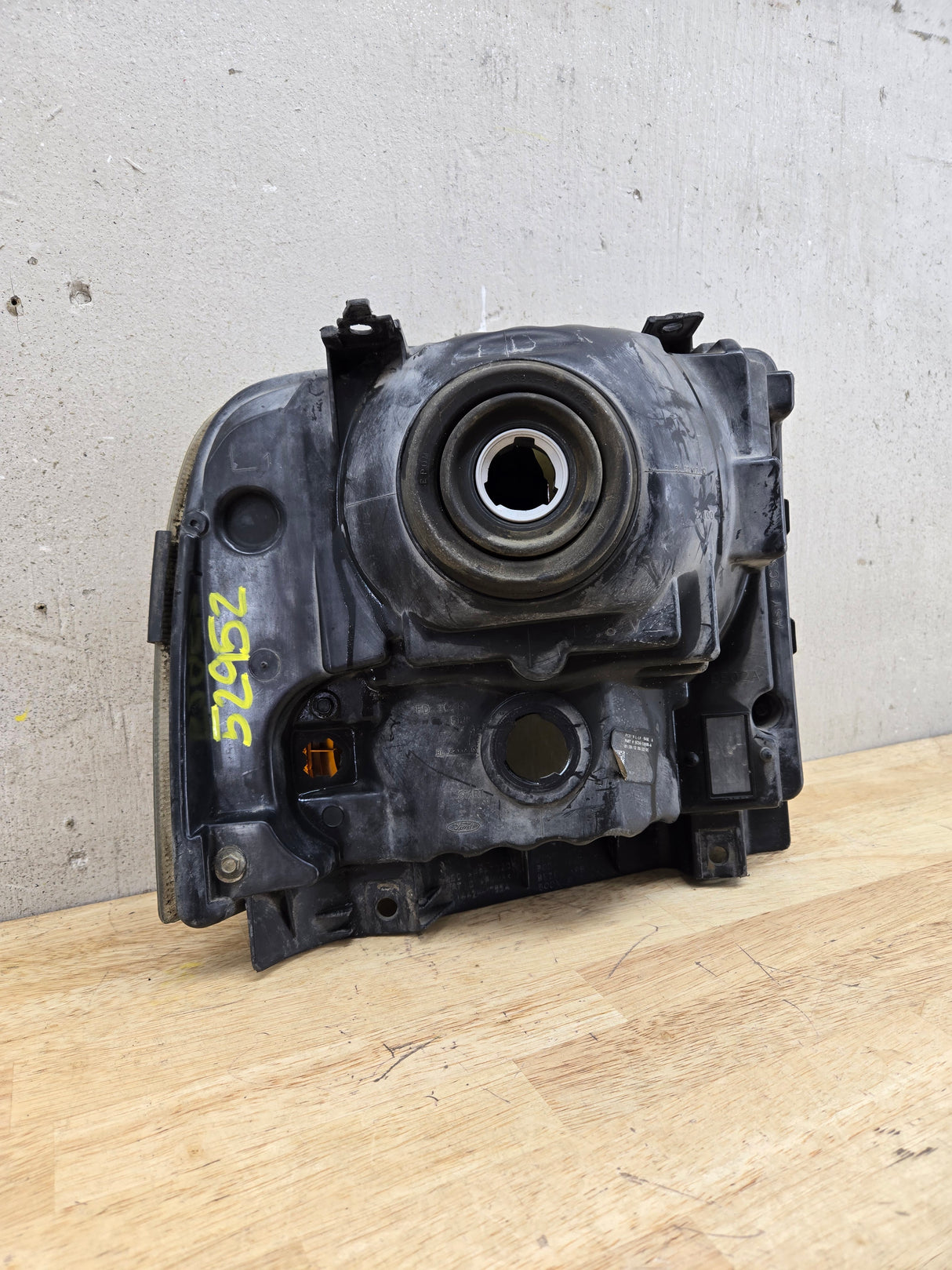 2005-2007 Ford Super Duty F250 F350 F450 F550 LH Left Driver Side Composite Head Light 5C34-13006-A