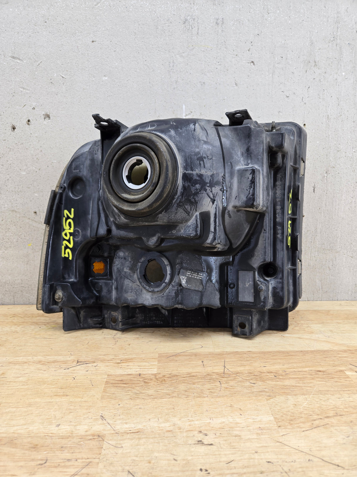 2005-2007 Ford Super Duty F250 F350 F450 F550 LH Left Driver Side Composite Head Light 5C34-13006-A