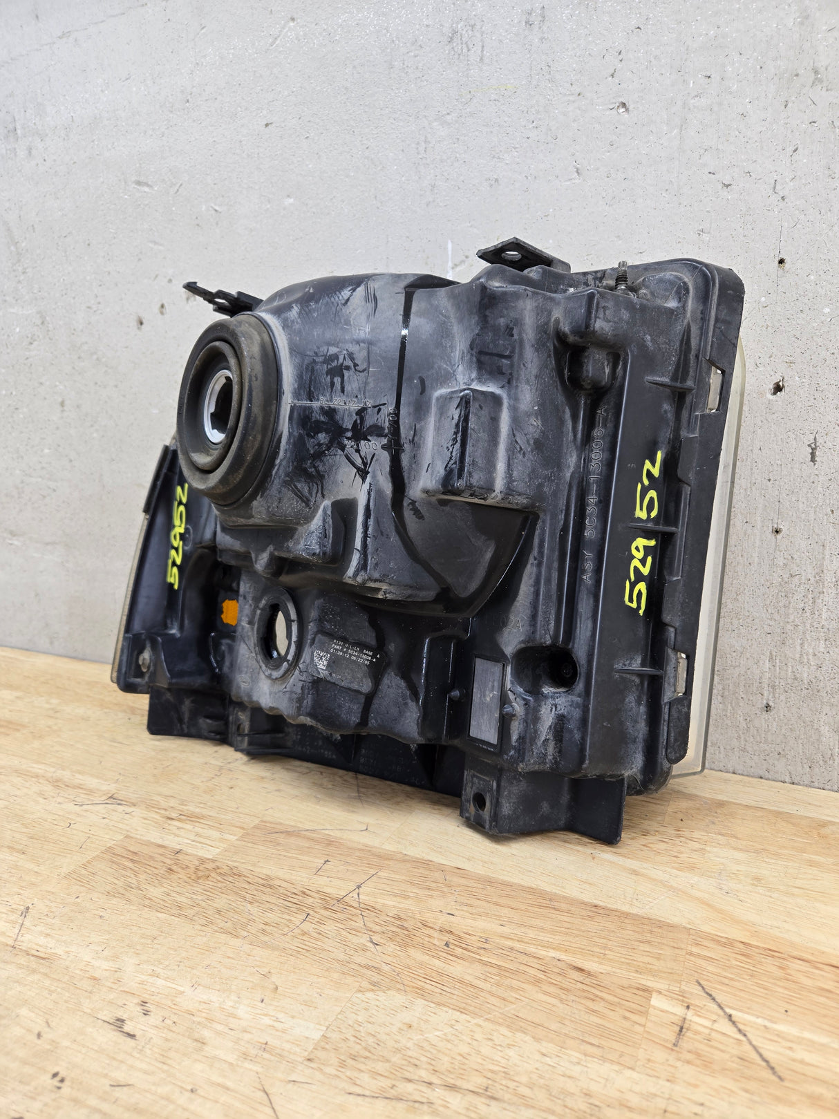 2005-2007 Ford Super Duty F250 F350 F450 F550 LH Left Driver Side Composite Head Light 5C34-13006-A