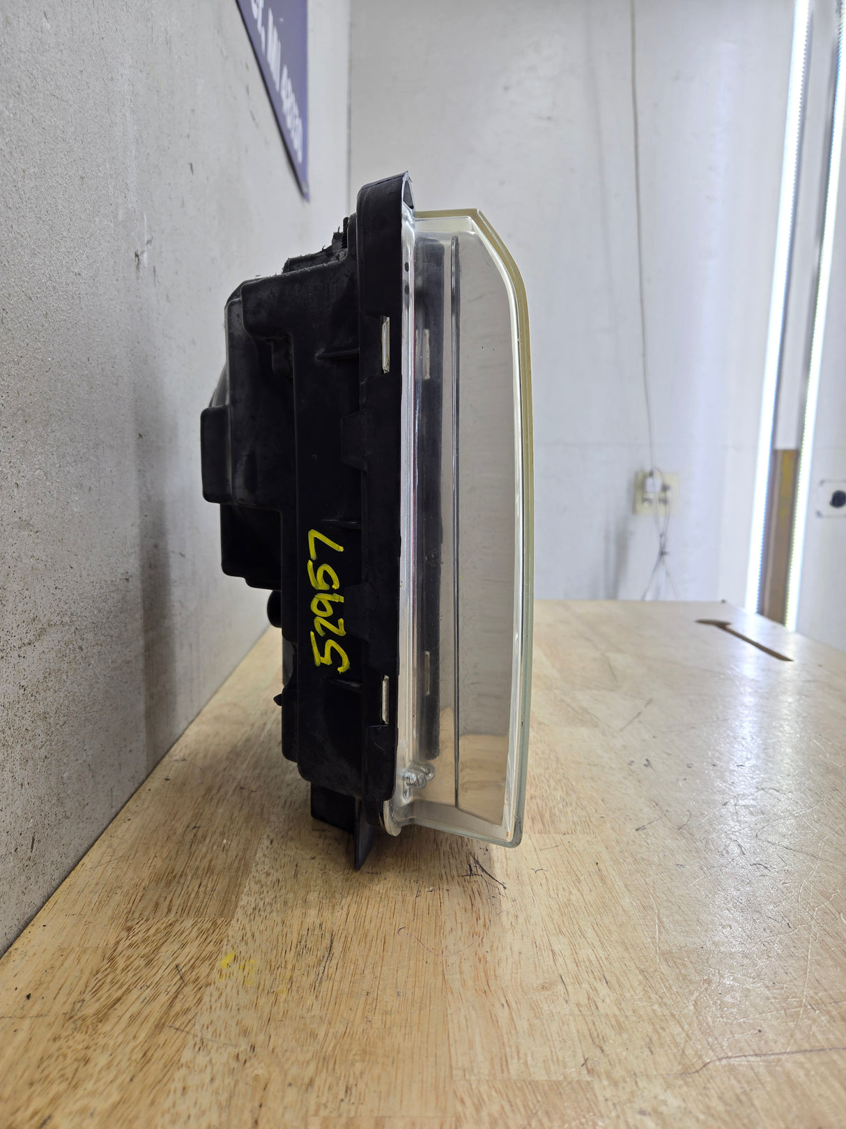 2005-2007 Ford Super Duty F250 F350 F450 F550 LH Left Driver Side Composite Head Light 5C34-13006-A