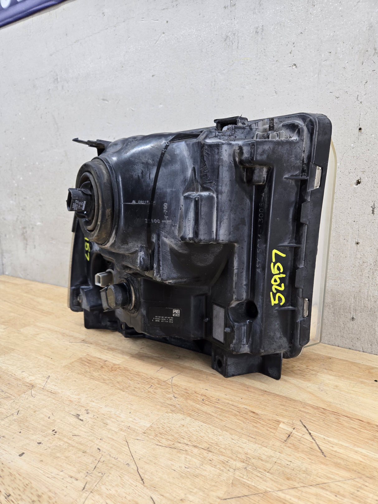 2005-2007 Ford Super Duty F250 F350 F450 F550 LH Left Driver Side Composite Head Light 5C34-13006-A