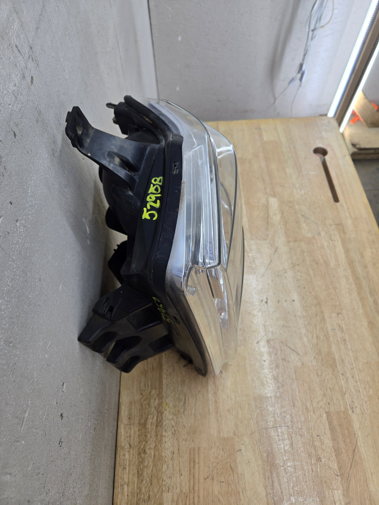 2008-2010 Ford Super Duty F250 F350 F450 F550 LH Driver Side Composite Head Light 44ZH-1849B 8C24-13006-A