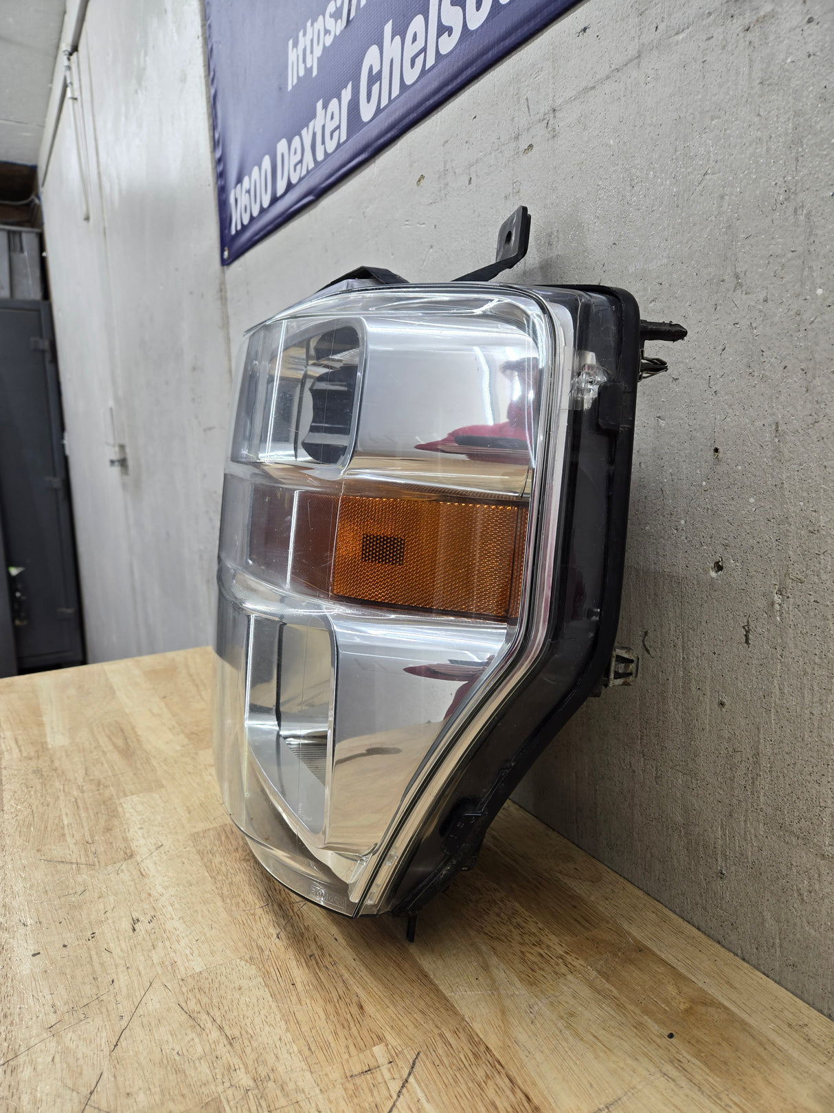 2008-2010 Ford Super Duty F250 F350 F450 F550 LH Driver Side Composite Head Light 44ZH-1849B 8C24-13006-A