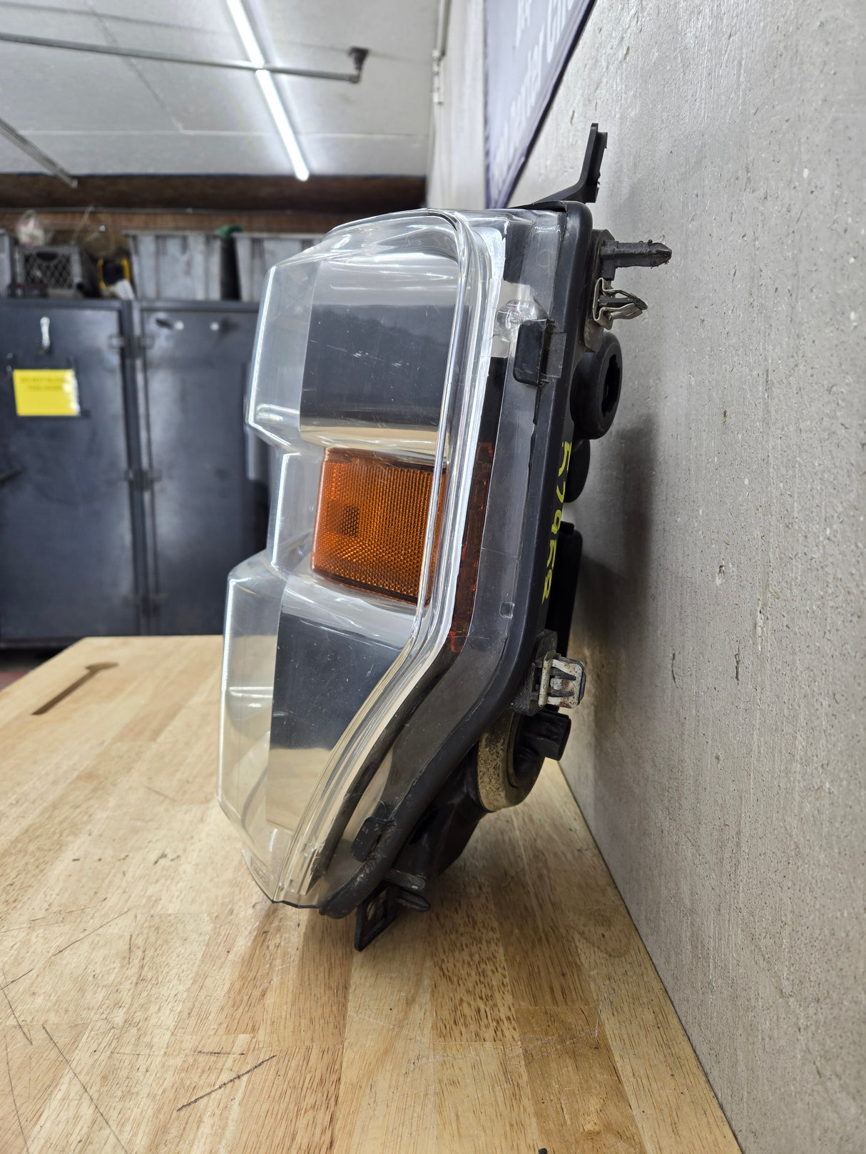 2008-2010 Ford Super Duty F250 F350 F450 F550 LH Driver Side Composite Head Light 44ZH-1849B 8C24-13006-A