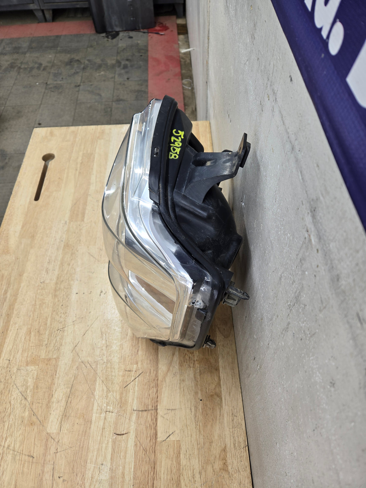 2008-2010 Ford Super Duty F250 F350 F450 F550 LH Driver Side Composite Head Light 44ZH-1849B 8C24-13006-A