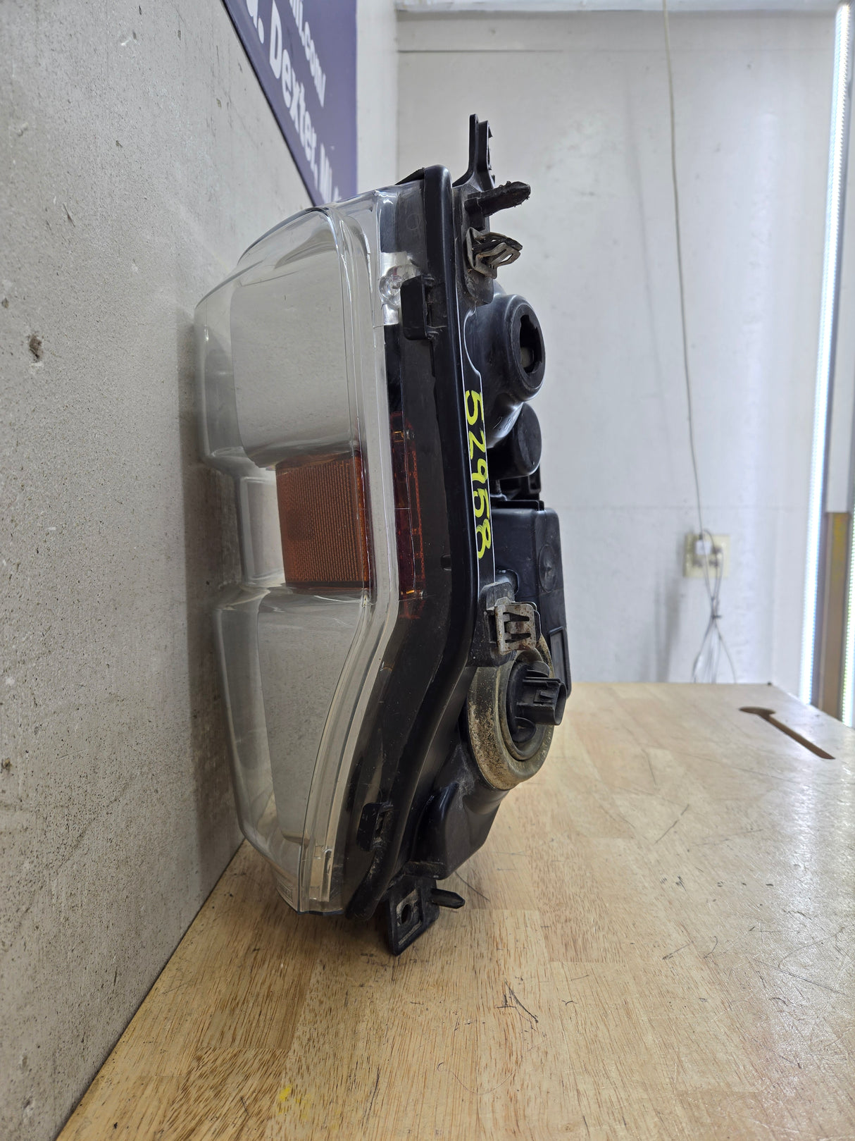 2008-2010 Ford Super Duty F250 F350 F450 F550 LH Driver Side Composite Head Light 44ZH-1849B 8C24-13006-A