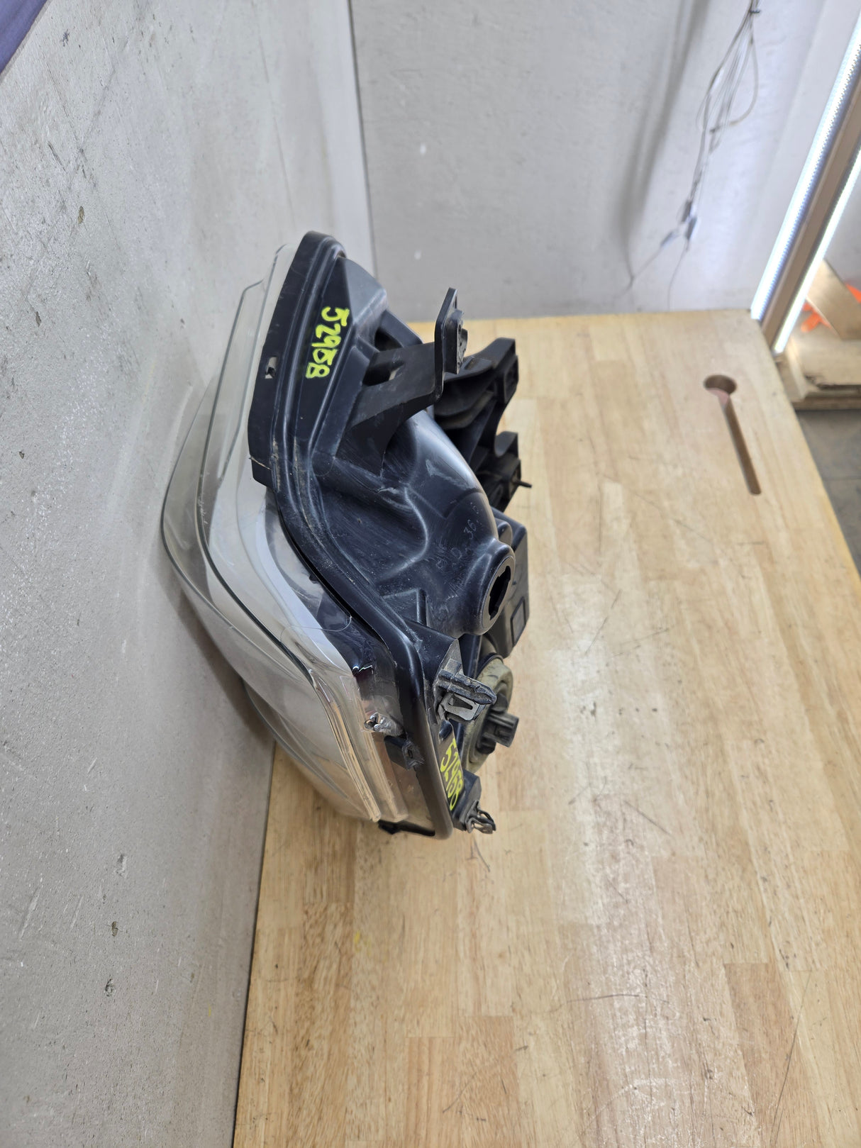 2008-2010 Ford Super Duty F250 F350 F450 F550 LH Driver Side Composite Head Light 44ZH-1849B 8C24-13006-A