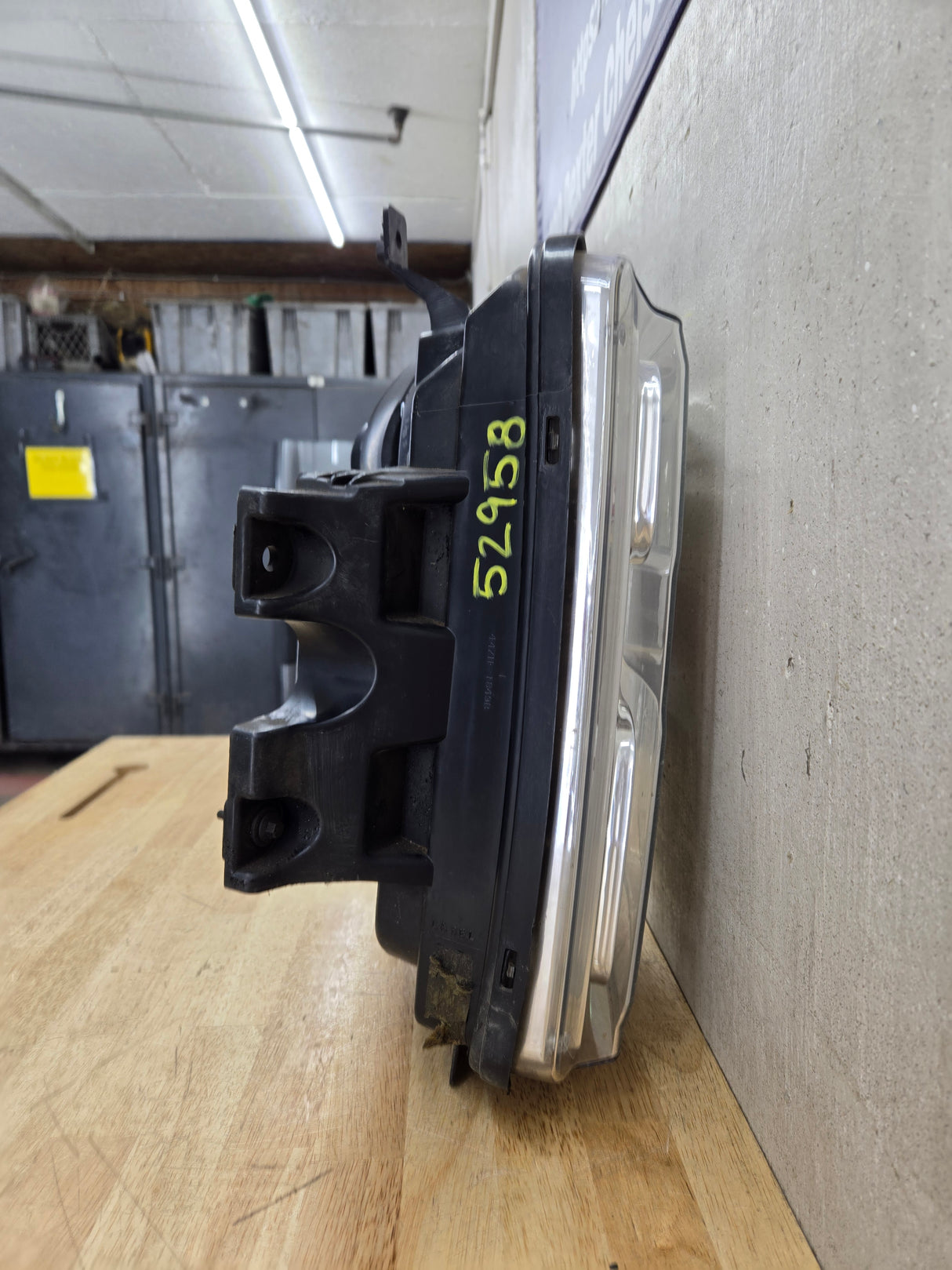 2008-2010 Ford Super Duty F250 F350 F450 F550 LH Driver Side Composite Head Light 44ZH-1849B 8C24-13006-A