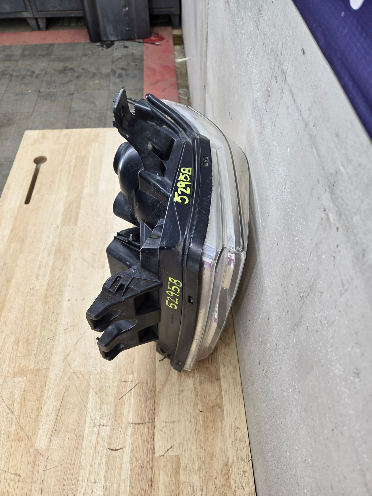 2008-2010 Ford Super Duty F250 F350 F450 F550 LH Driver Side Composite Head Light 44ZH-1849B 8C24-13006-A