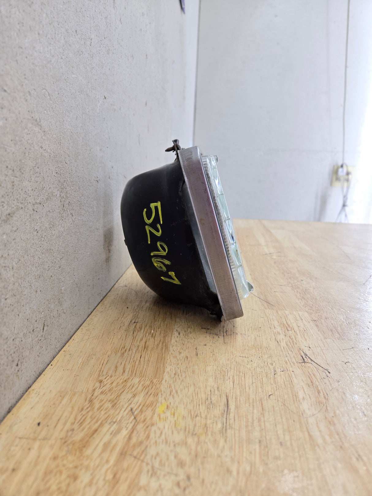 2005-2010 Ford Super Duty F250 F350 F450 F550 LH Driver Side Sealed Beam Halogen Headlight Bucket 828495