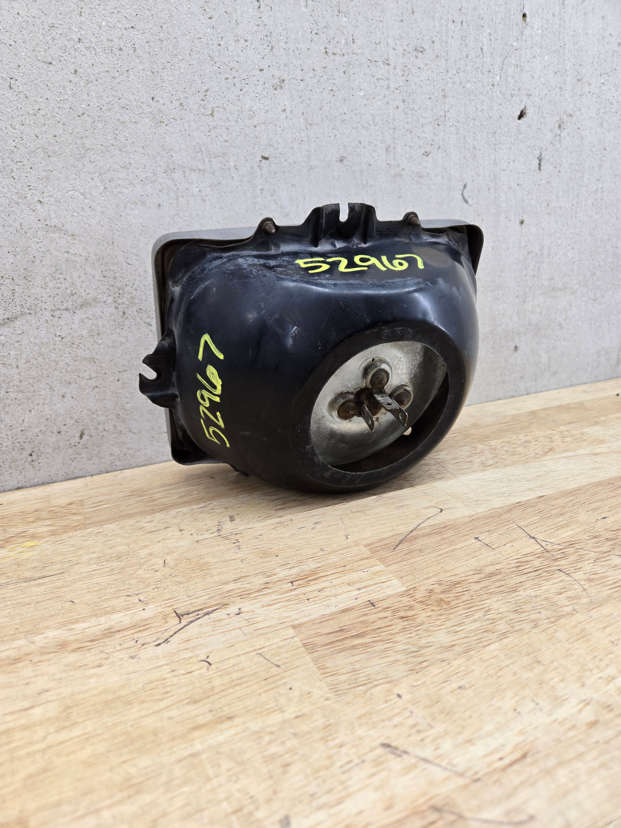 2005-2010 Ford Super Duty F250 F350 F450 F550 LH Driver Side Sealed Beam Halogen Headlight Bucket 828495