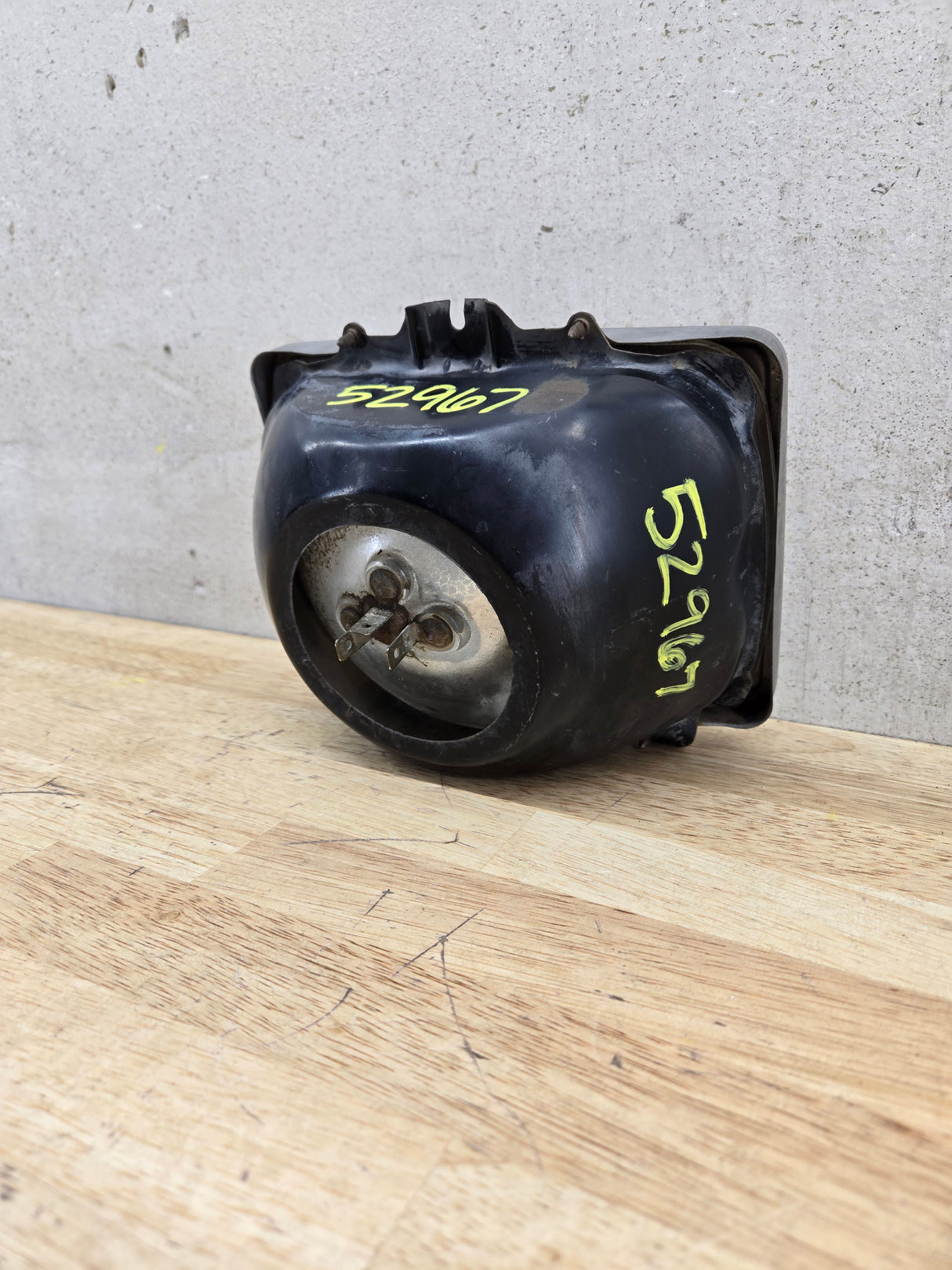 2005-2010 Ford Super Duty F250 F350 F450 F550 LH Driver Side Sealed Beam Halogen Headlight Bucket 828495