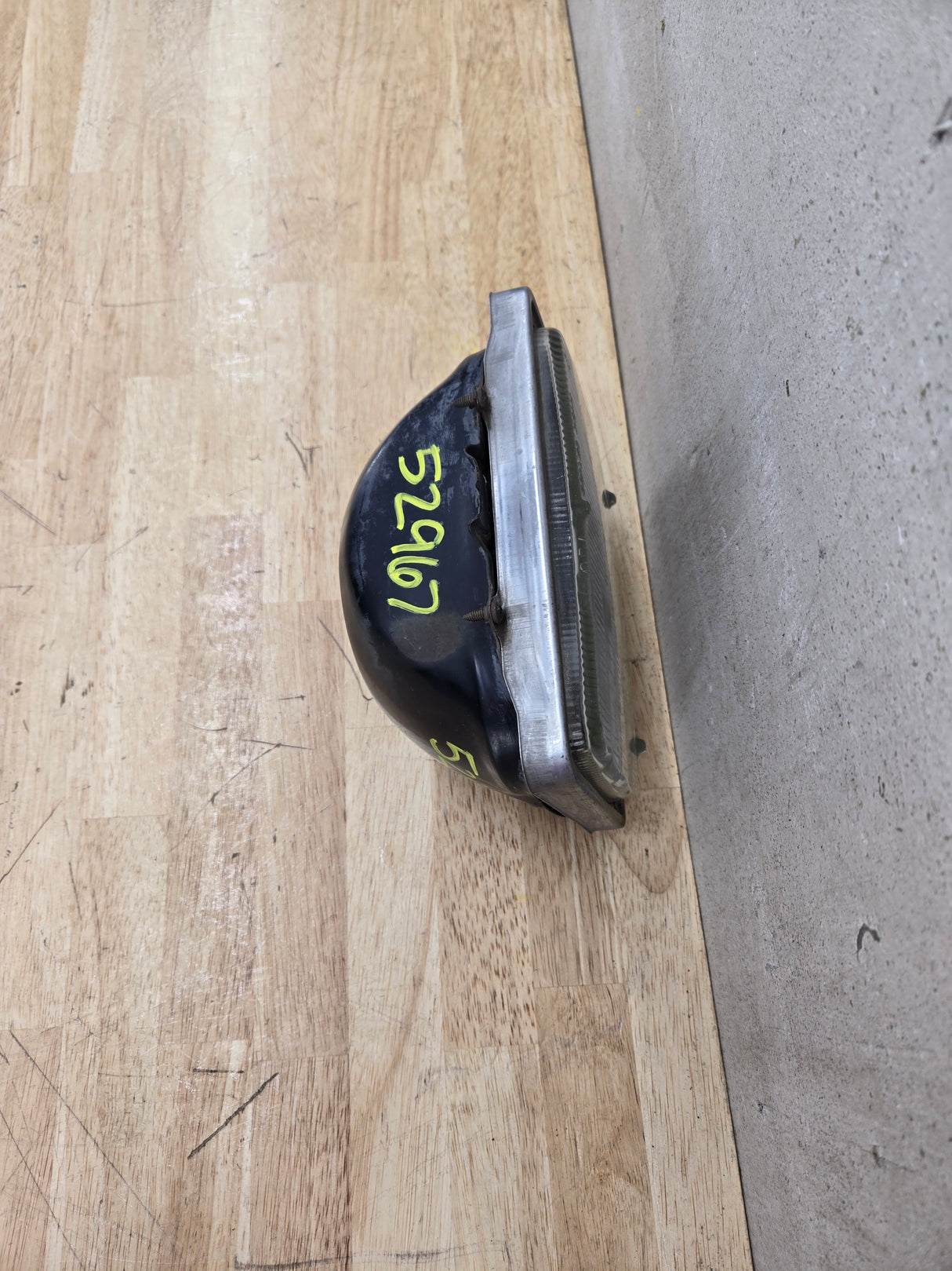 2005-2010 Ford Super Duty F250 F350 F450 F550 LH Driver Side Sealed Beam Halogen Headlight Bucket 828495