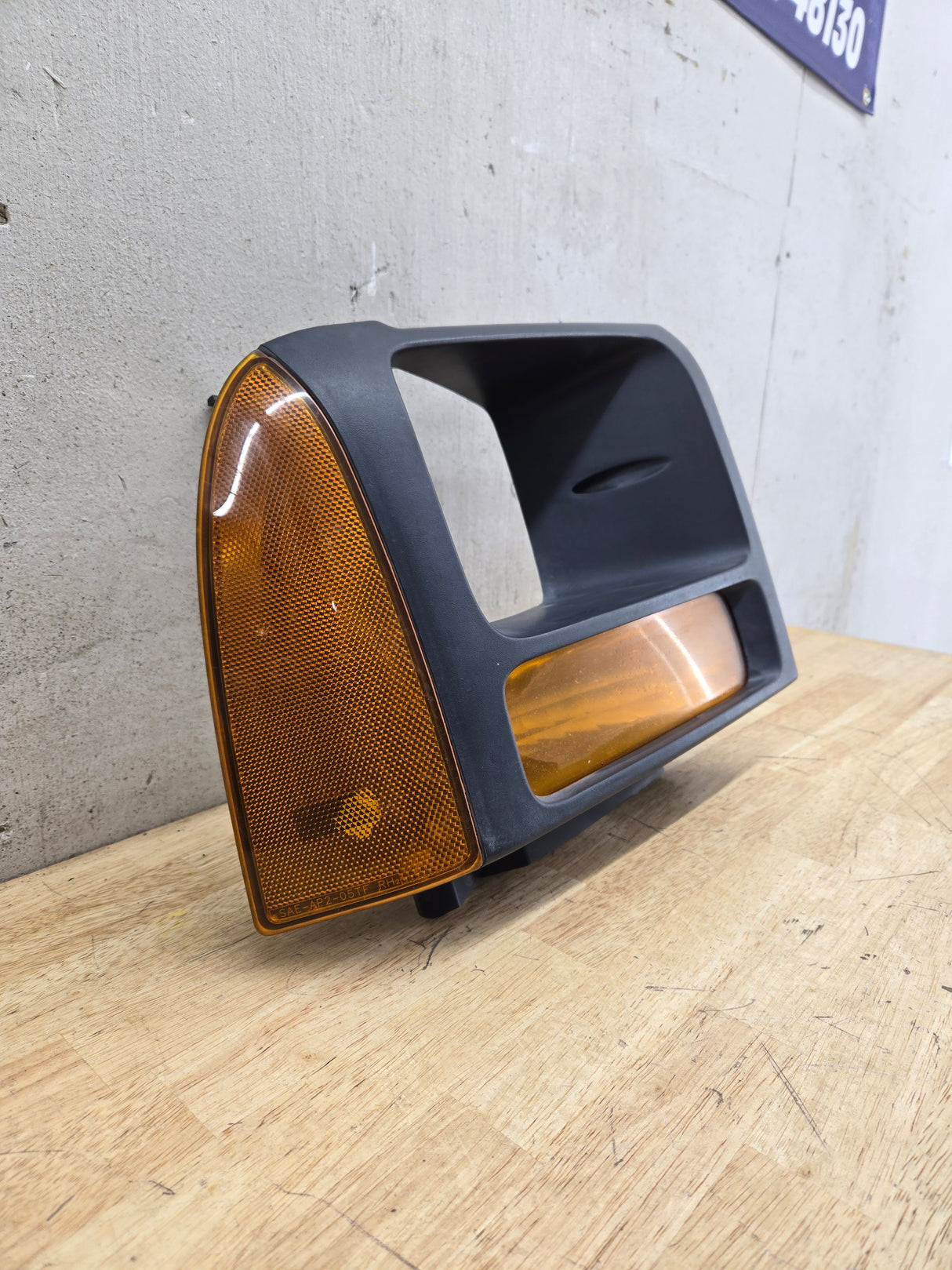 2005-2007 Ford Super Duty F250 F350 F450 F550 RH Right Passenger Headlight Bezel Park Lamp Signal Corner Light 5C34-13B220-A