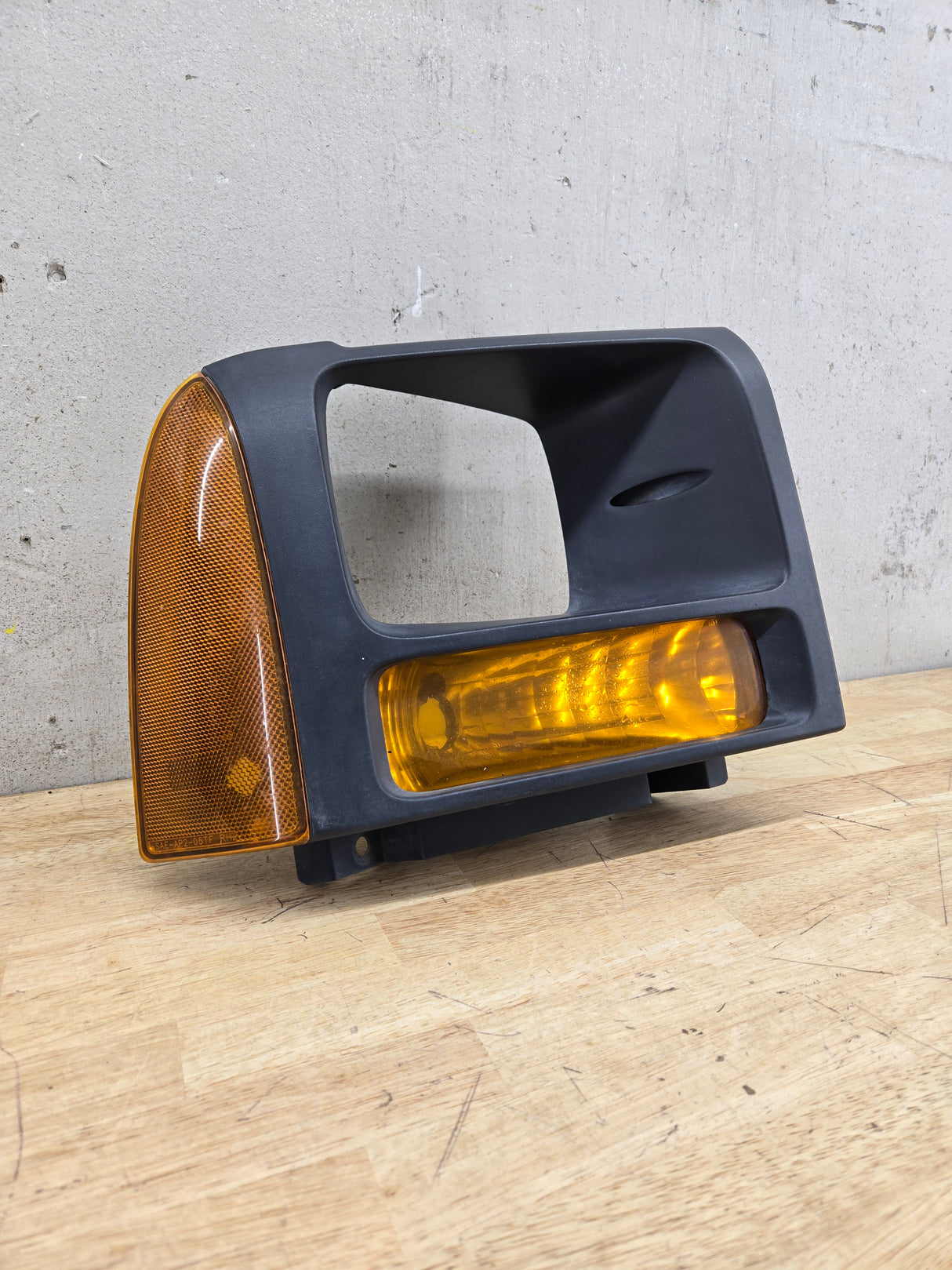 2005-2007 Ford Super Duty F250 F350 F450 F550 RH Right Passenger Headlight Bezel Park Lamp Signal Corner Light 5C34-13B220-A