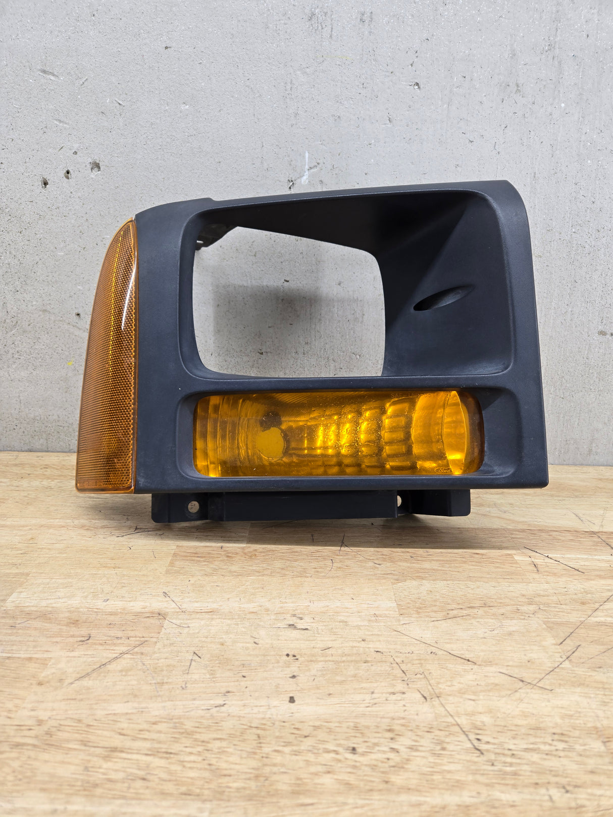 2005-2007 Ford Super Duty F250 F350 F450 F550 RH Right Passenger Headlight Bezel Park Lamp Signal Corner Light 5C34-13B220-A