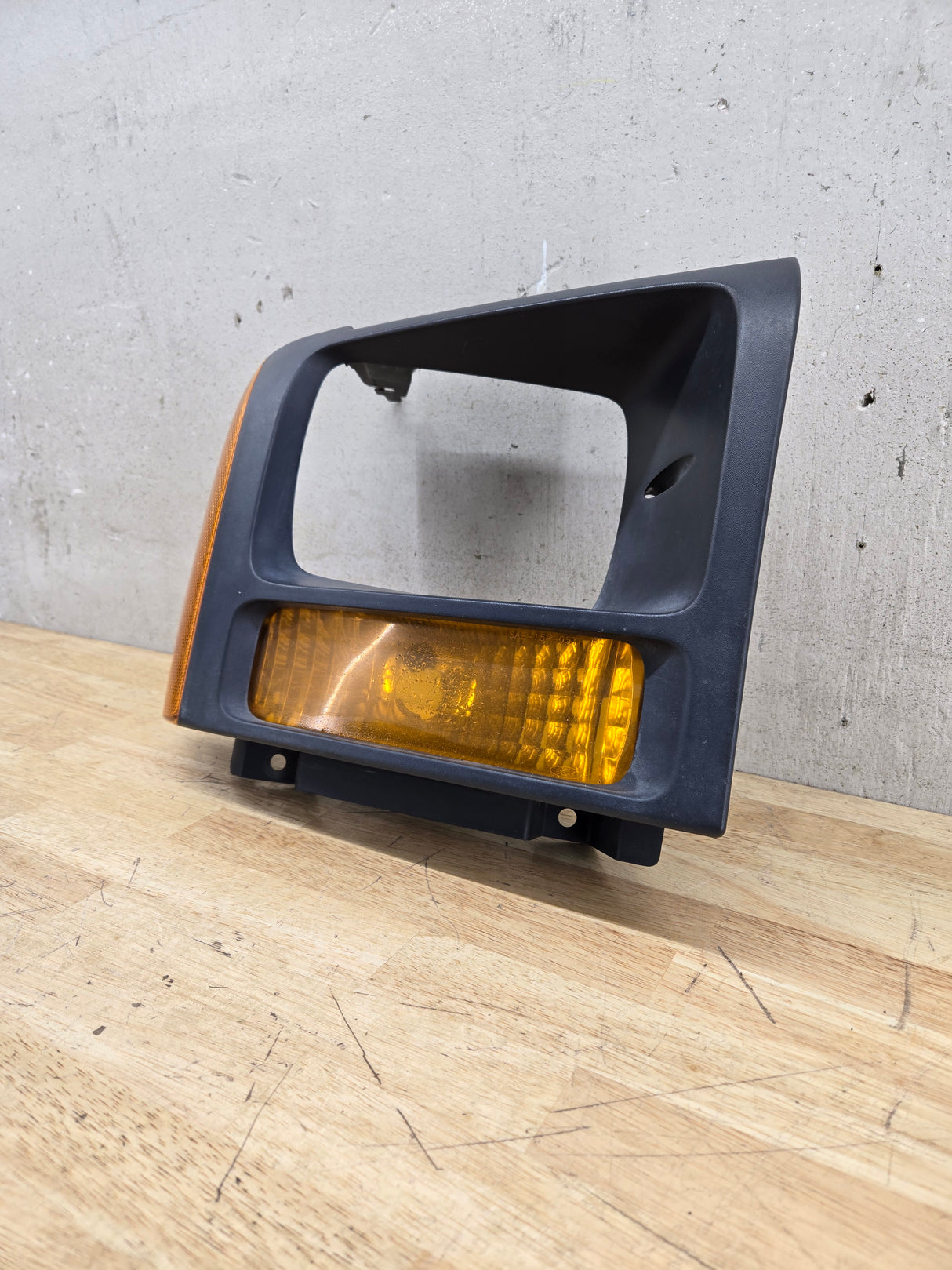 2005-2007 Ford Super Duty F250 F350 F450 F550 RH Right Passenger Headlight Bezel Park Lamp Signal Corner Light 5C34-13B220-A