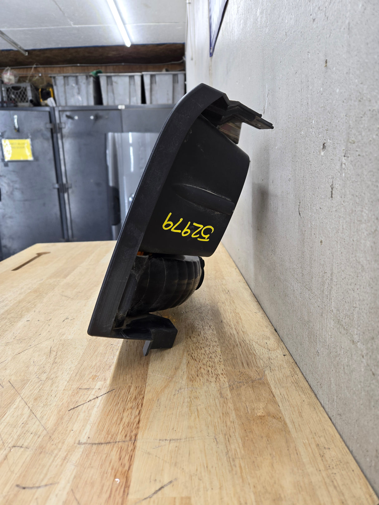 2005-2007 Ford Super Duty F250 F350 F450 F550 RH Right Passenger Headlight Bezel Park Lamp Signal Corner Light 5C34-13B220-A