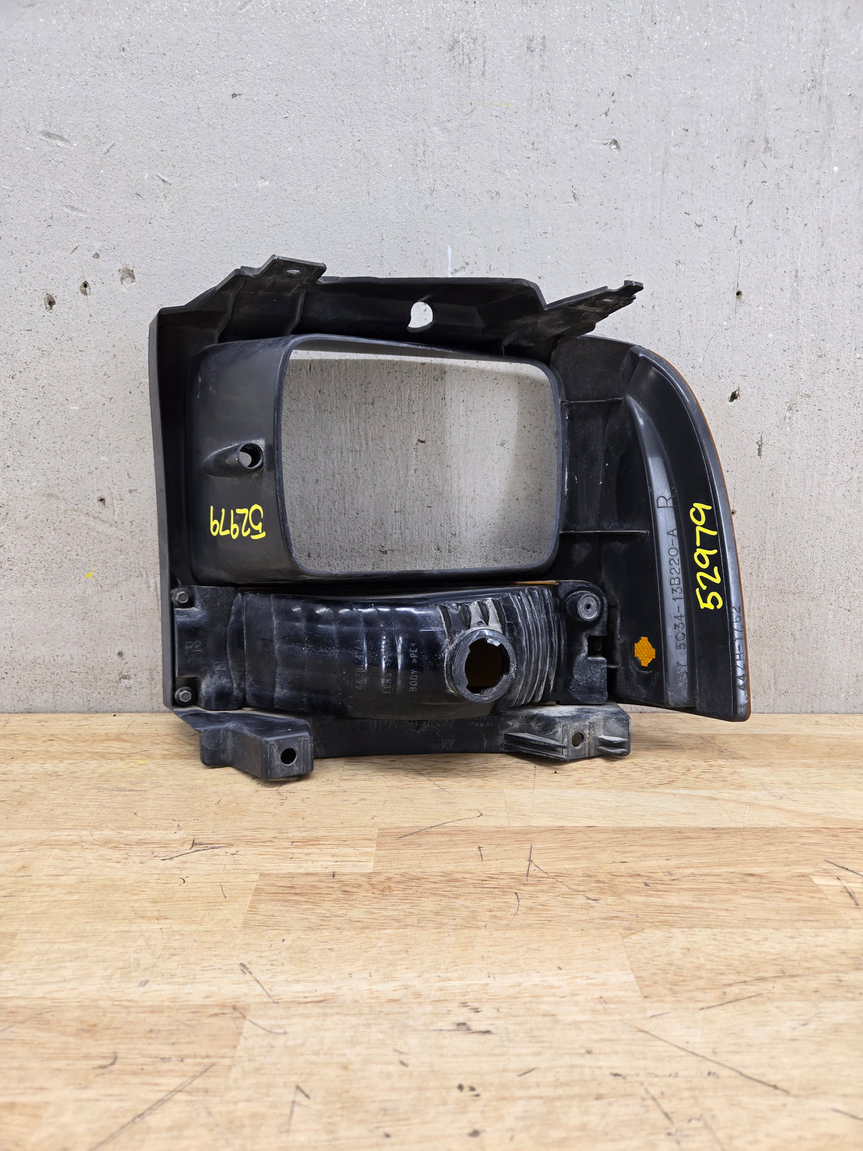 2005-2007 Ford Super Duty F250 F350 F450 F550 RH Right Passenger Headlight Bezel Park Lamp Signal Corner Light 5C34-13B220-A