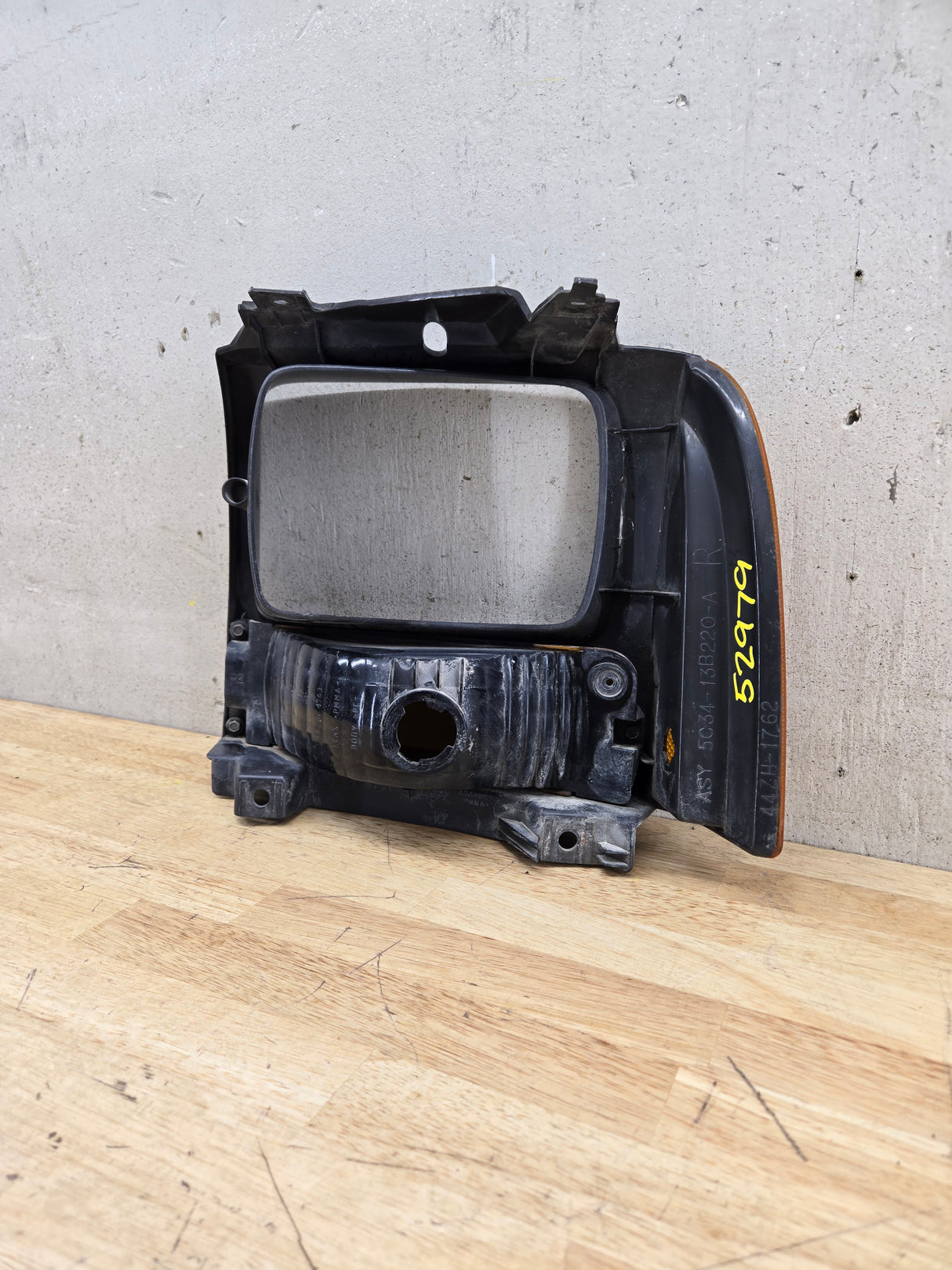 2005-2007 Ford Super Duty F250 F350 F450 F550 RH Right Passenger Headlight Bezel Park Lamp Signal Corner Light 5C34-13B220-A