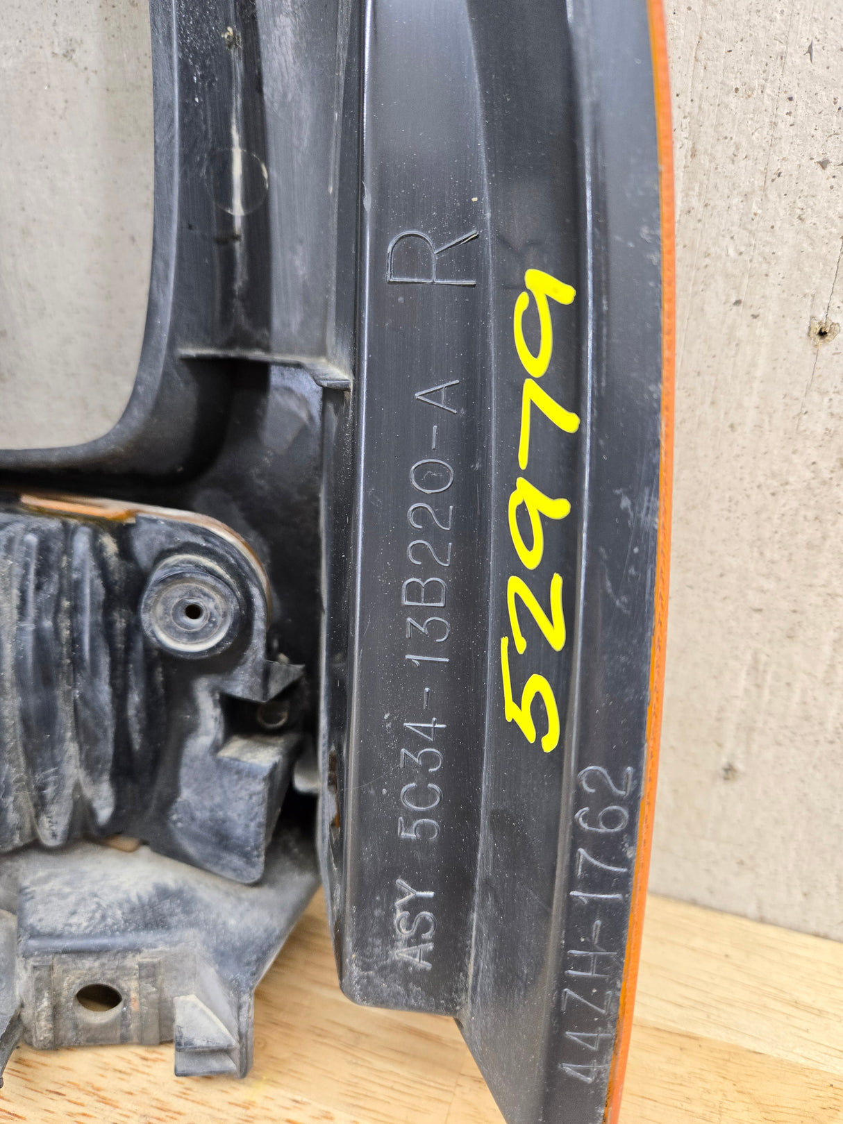 2005-2007 Ford Super Duty F250 F350 F450 F550 RH Right Passenger Headlight Bezel Park Lamp Signal Corner Light 5C34-13B220-A