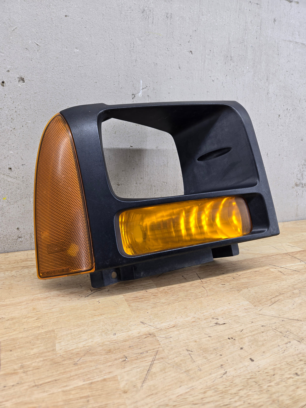 2005-2007 Ford Super Duty F250 F350 F450 F550 RH Right Passenger Headlight Bezel Park Lamp Signal Corner Light 5C34-13B220-A