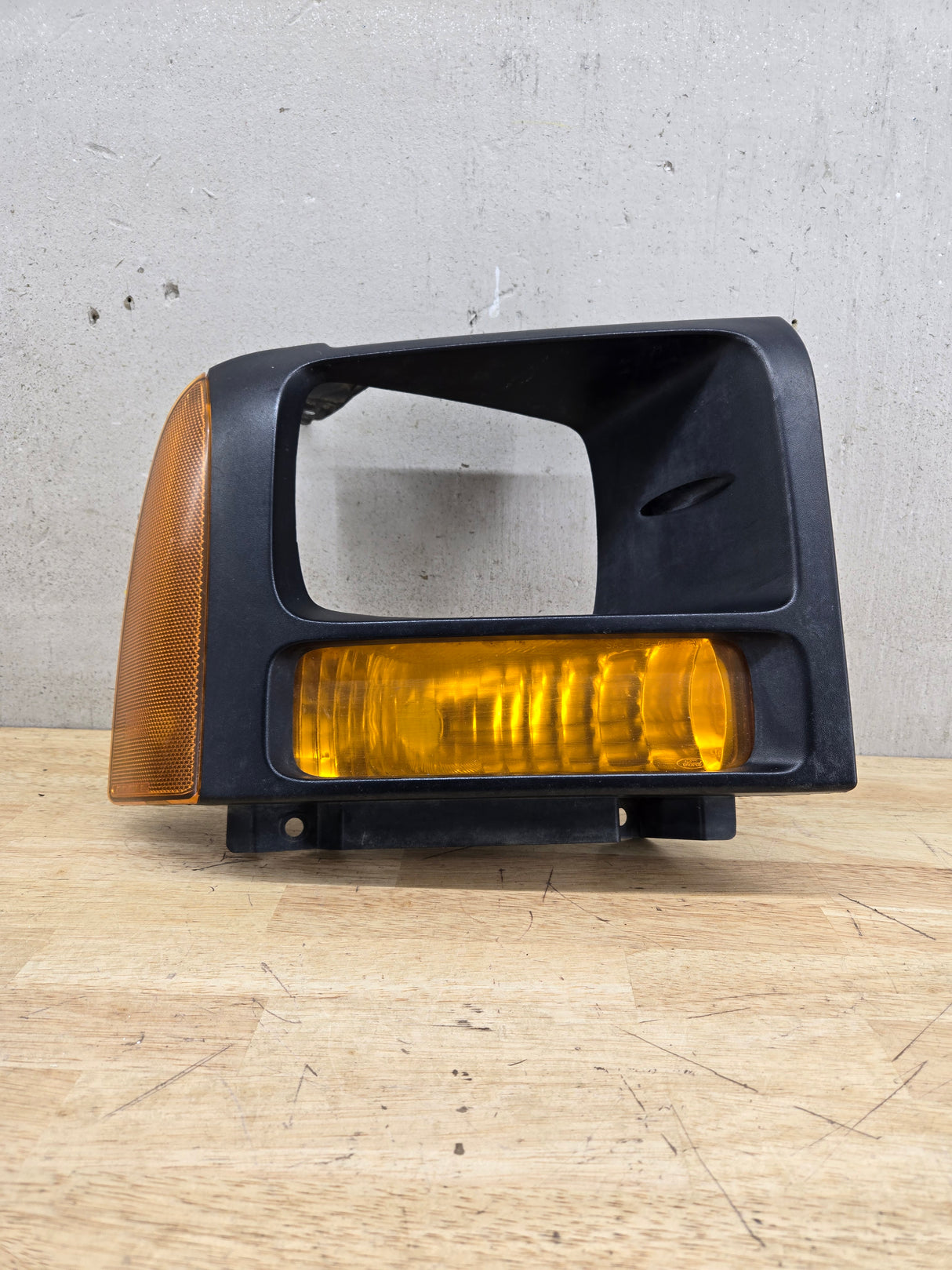 2005-2007 Ford Super Duty F250 F350 F450 F550 RH Right Passenger Headlight Bezel Park Lamp Signal Corner Light 5C34-13B220-A