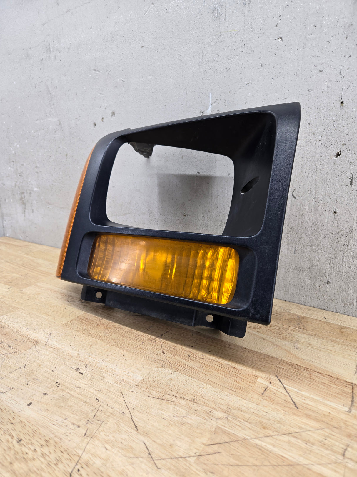 2005-2007 Ford Super Duty F250 F350 F450 F550 RH Right Passenger Headlight Bezel Park Lamp Signal Corner Light 5C34-13B220-A