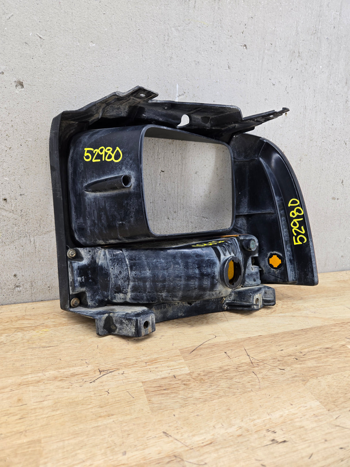 2005-2007 Ford Super Duty F250 F350 F450 F550 RH Right Passenger Headlight Bezel Park Lamp Signal Corner Light 5C34-13B220-A