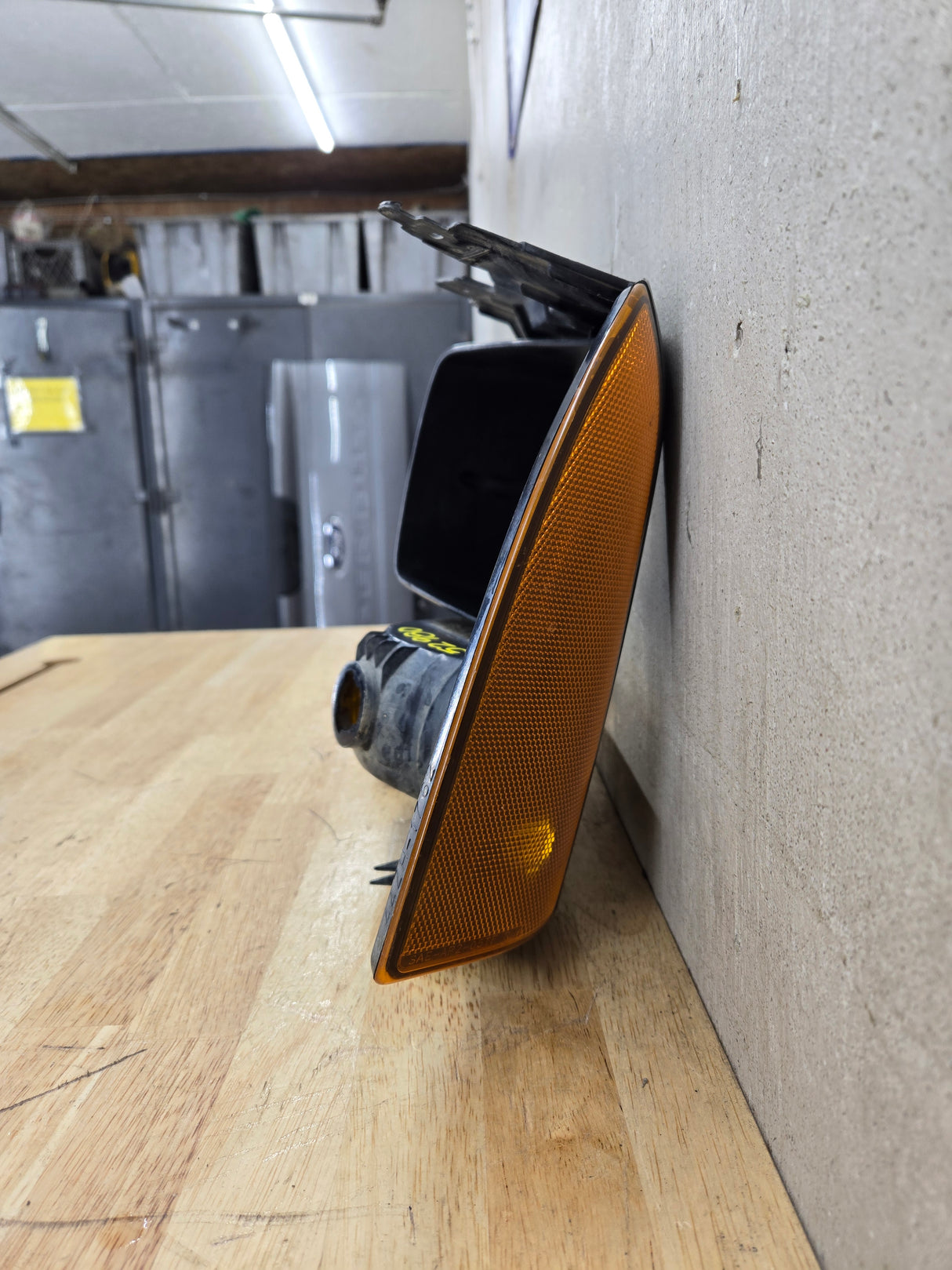 2005-2007 Ford Super Duty F250 F350 F450 F550 RH Right Passenger Headlight Bezel Park Lamp Signal Corner Light 5C34-13B220-A