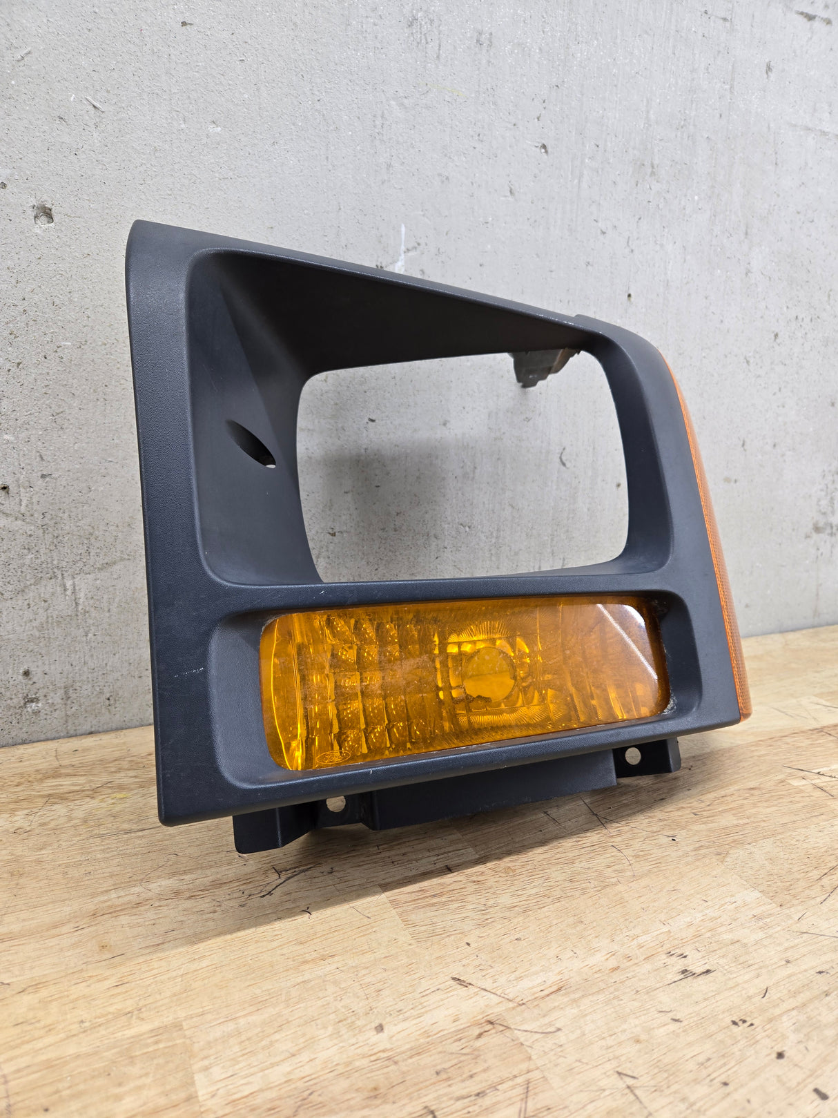 2005-2007 Ford Super Duty F250 F350 F450 F550 LH Left Driver Side Headlight Bezel Park Lamp Signal Corner Light 5C34-13B221-A