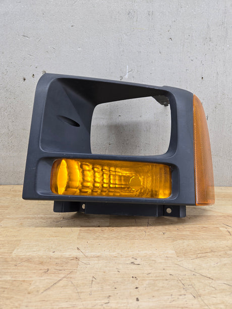 2005-2007 Ford Super Duty F250 F350 F450 F550 LH Left Driver Side Headlight Bezel Park Lamp Signal Corner Light 5C34-13B221-A