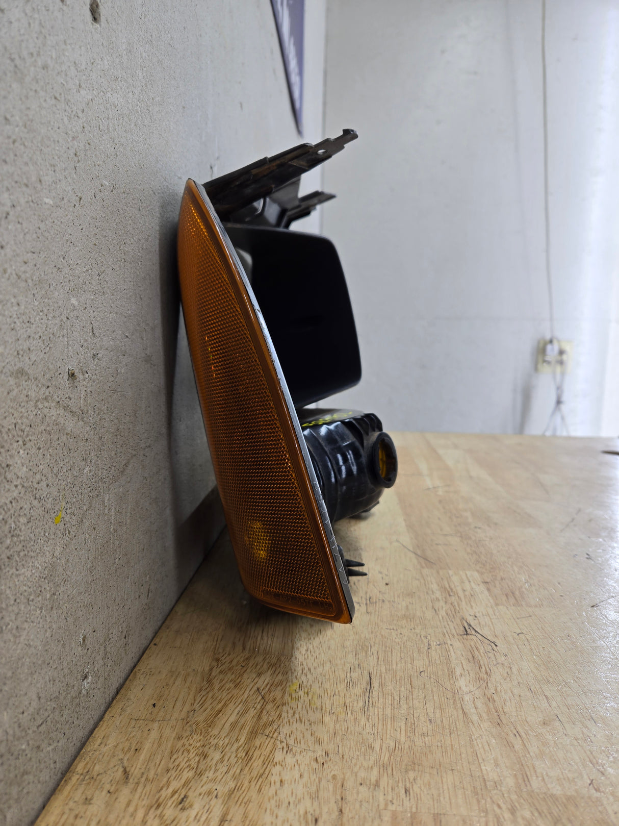 2005-2007 Ford Super Duty F250 F350 F450 F550 LH Left Driver Side Headlight Bezel Park Lamp Signal Corner Light 5C34-13B221-A