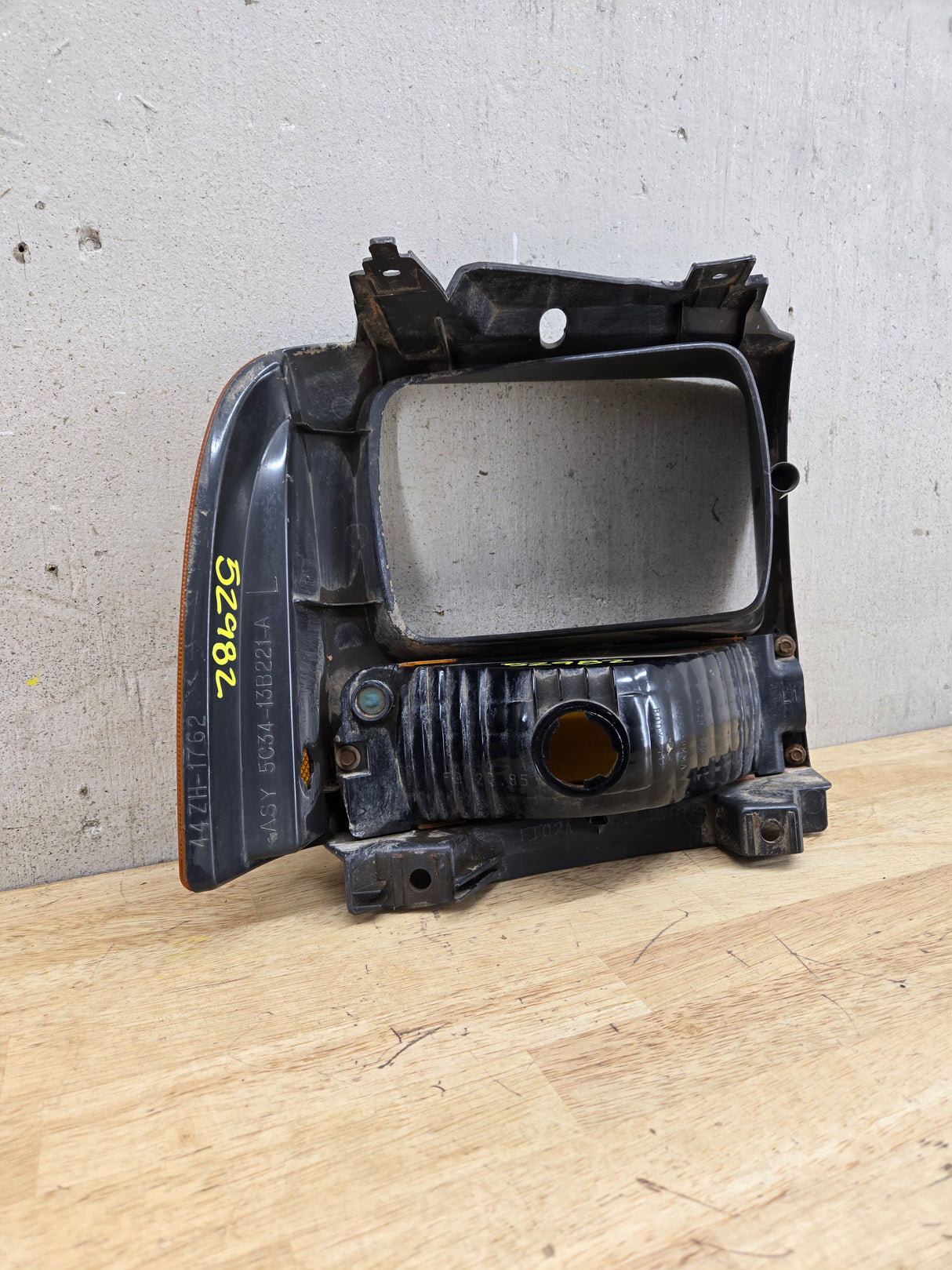 2005-2007 Ford Super Duty F250 F350 F450 F550 LH Left Driver Side Headlight Bezel Park Lamp Signal Corner Light 5C34-13B221-A