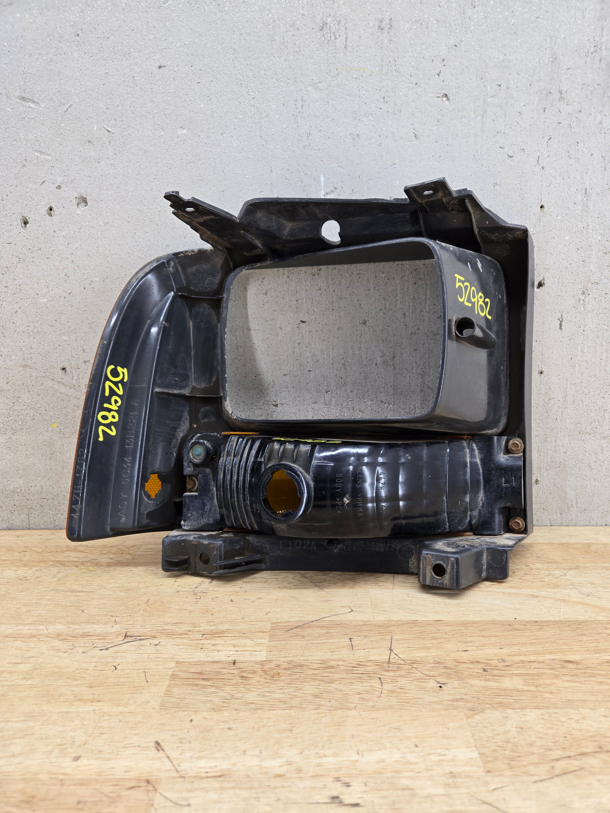 2005-2007 Ford Super Duty F250 F350 F450 F550 LH Left Driver Side Headlight Bezel Park Lamp Signal Corner Light 5C34-13B221-A