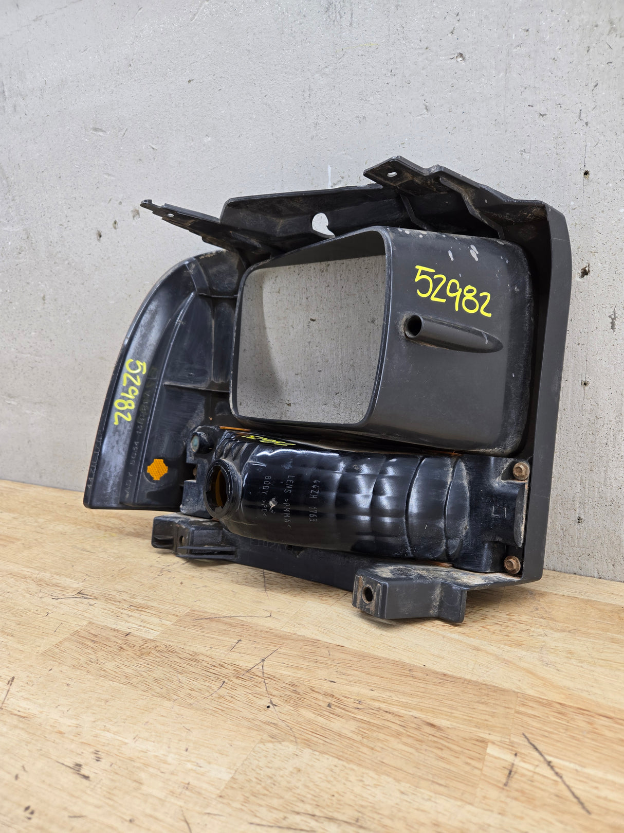 2005-2007 Ford Super Duty F250 F350 F450 F550 LH Left Driver Side Headlight Bezel Park Lamp Signal Corner Light 5C34-13B221-A