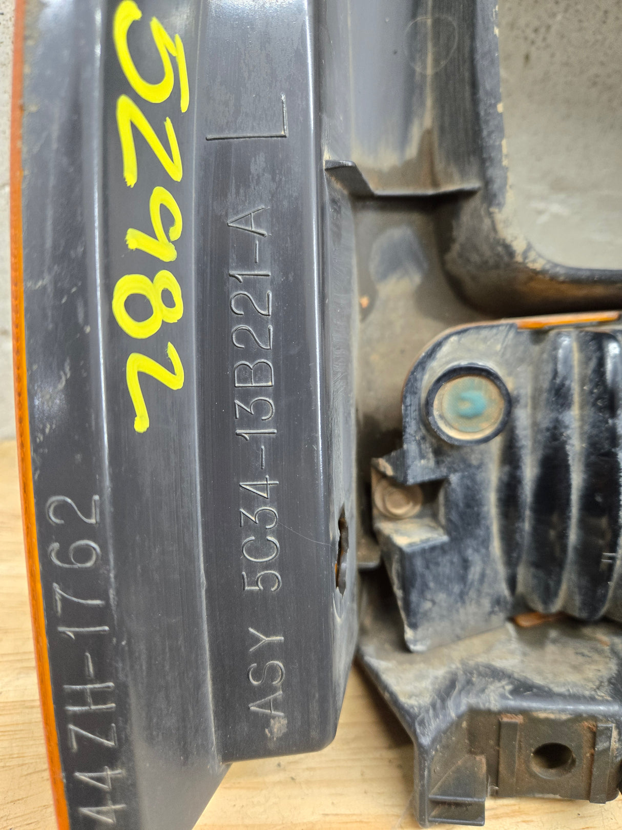 2005-2007 Ford Super Duty F250 F350 F450 F550 LH Left Driver Side Headlight Bezel Park Lamp Signal Corner Light 5C34-13B221-A