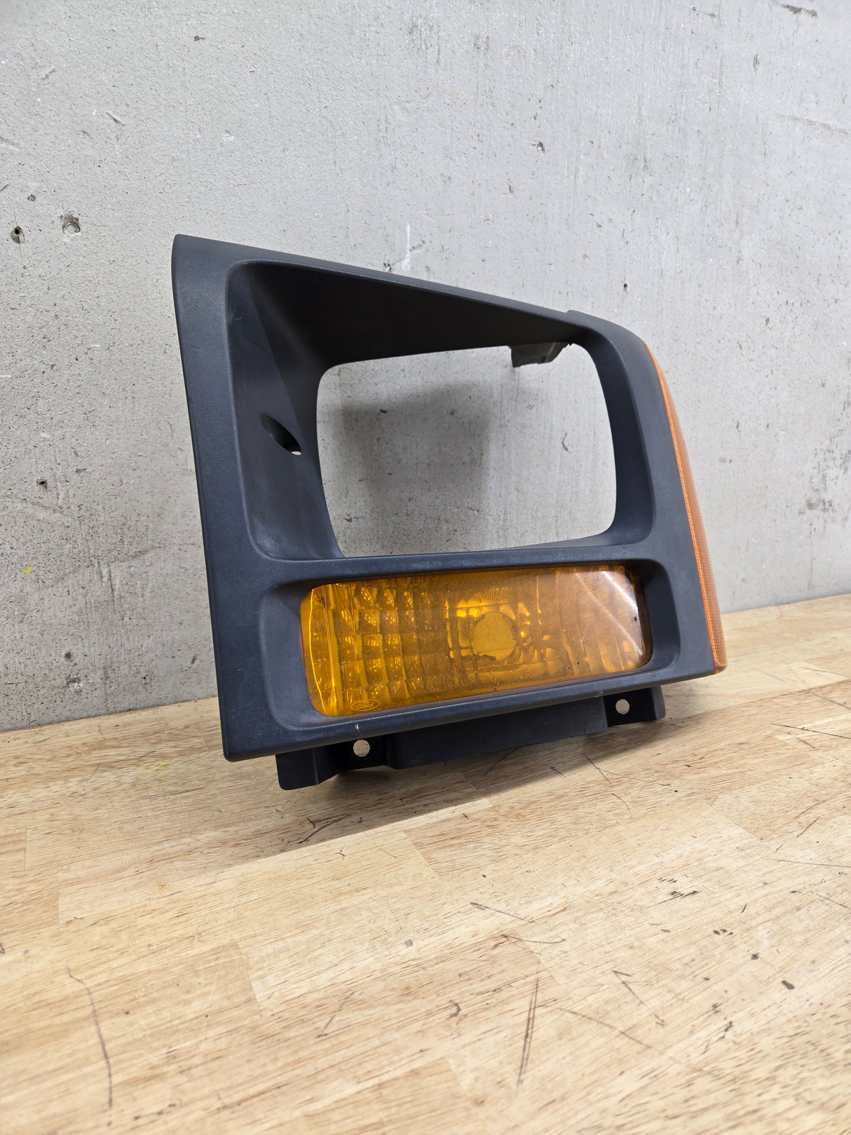 2005-2007 Ford Super Duty F250 F350 F450 F550 LH Left Driver Side Headlight Bezel Park Lamp Signal Corner Light 5C34-13B221-A