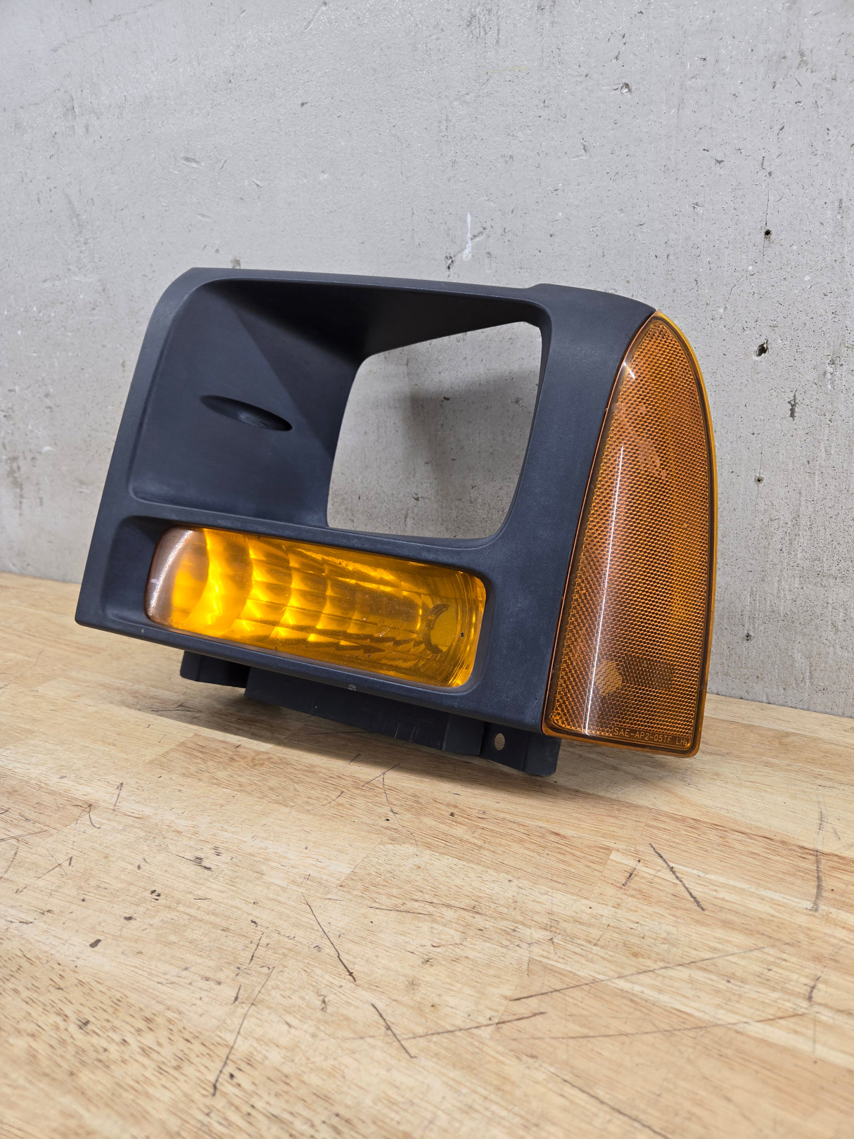 2005-2007 Ford Super Duty F250 F350 F450 F550 LH Left Driver Side Headlight Bezel Park Lamp Signal Corner Light 5C34-13B221-A